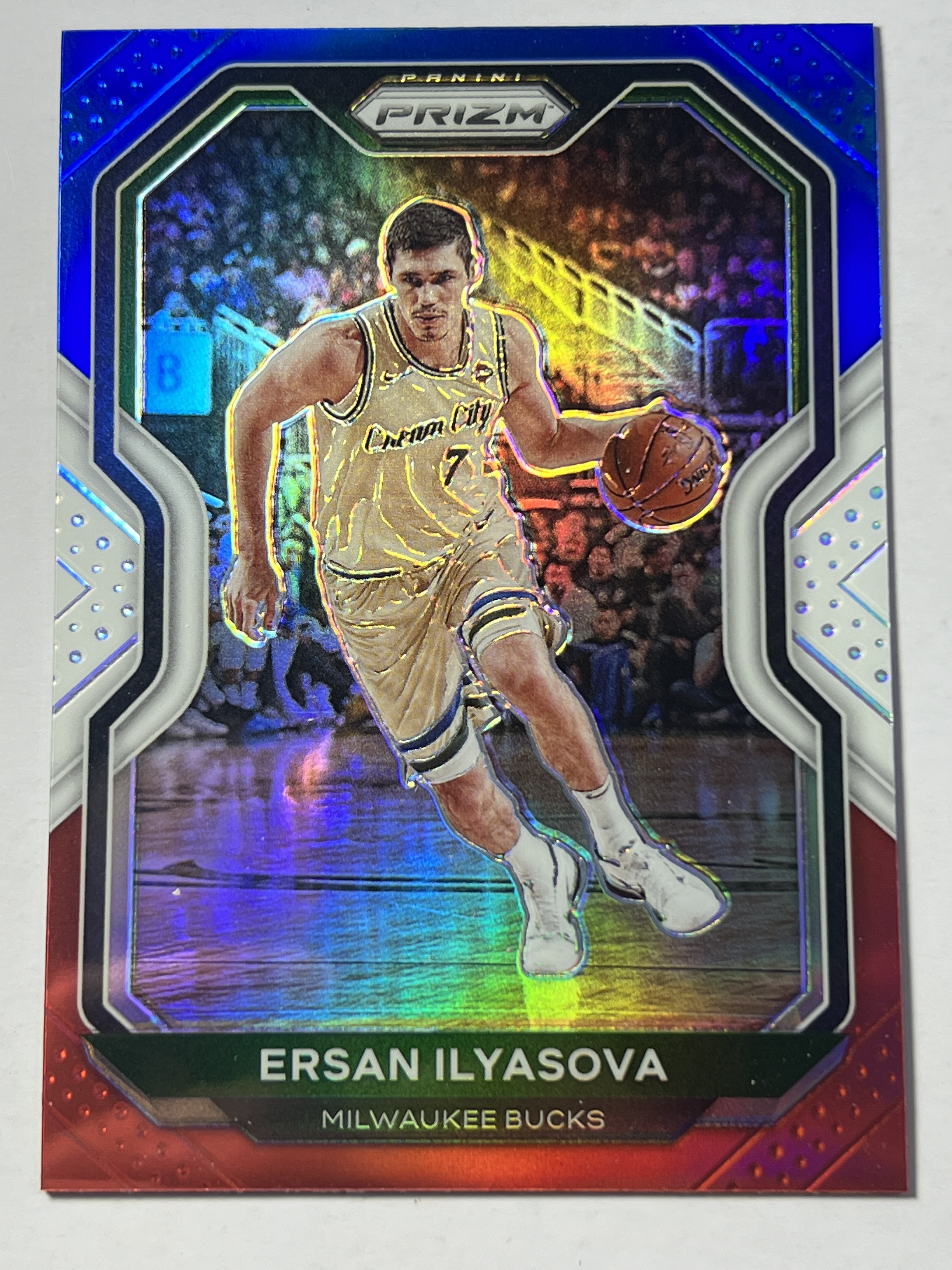 2020-21 Panini Prizm Ersan Ilyasova 艾森 伊利亚索瓦 雄鹿队 三色折 折射卡 热门球星 收藏必备 实卡精美 #40
