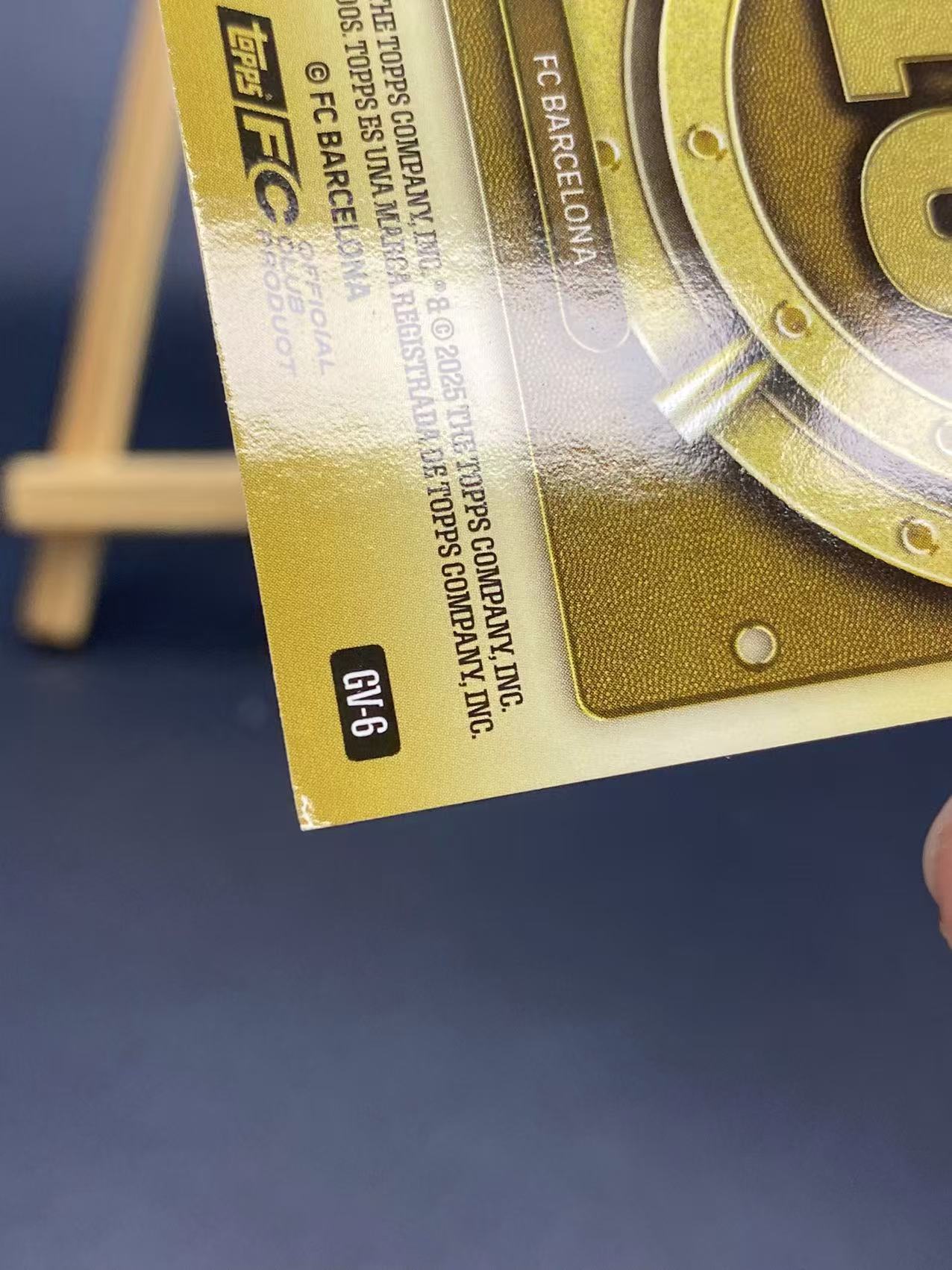 2025 【六六代卖】 topps Lionel Messi 梅西 阿根廷 巴萨铁罐队盒 Gold Vault 金库特卡 瑕疵如图(烬01)