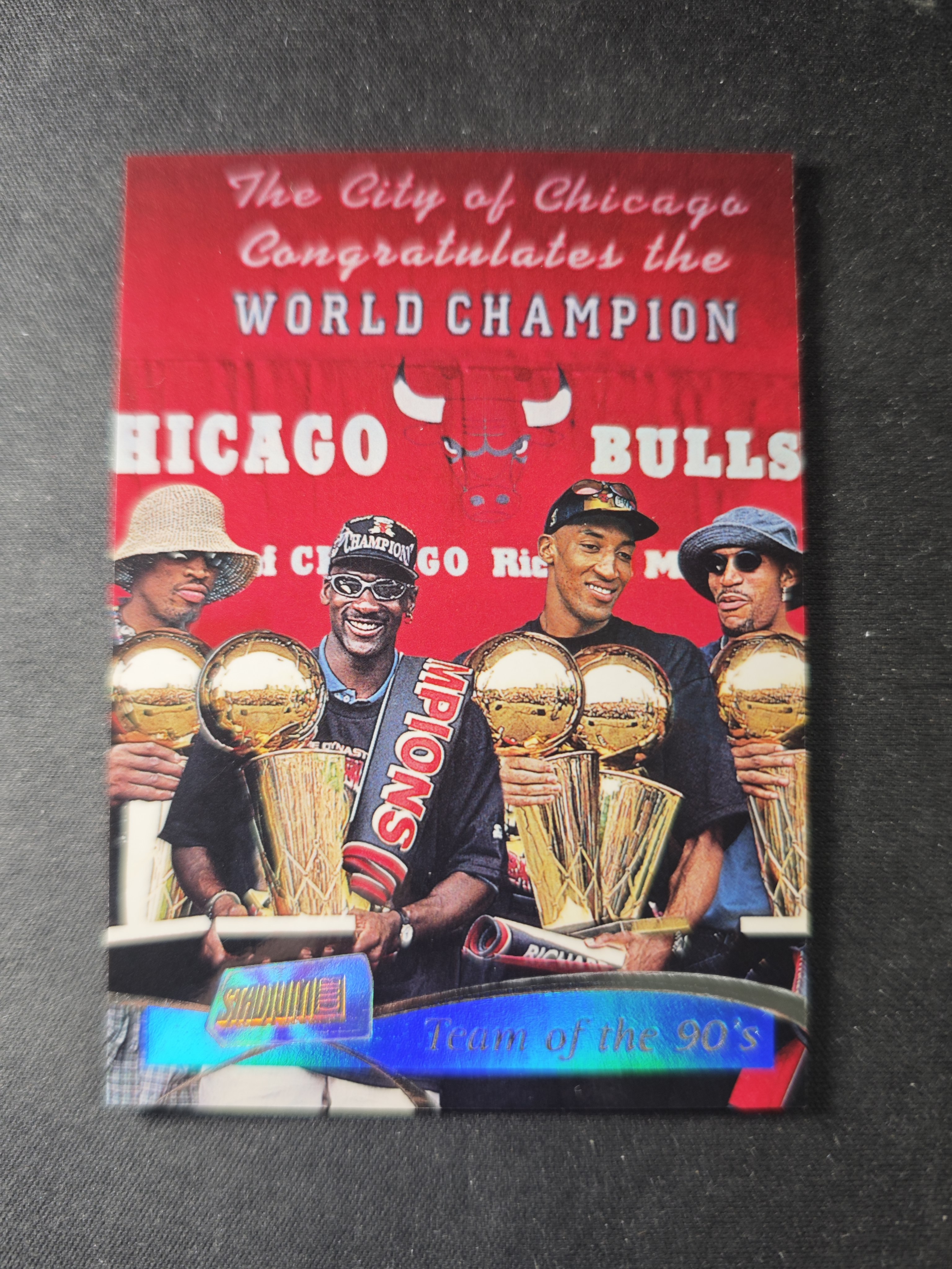 【蛤蟆特卖】迈克尔 乔丹 篮球之神 1997 TOPPS STADIUM 皮蓬 罗德曼等 芝加哥公牛队铁三角 经典设计 超级漂亮 绝版好卡 稀有老特 选图超帅 边角微瑕 卡品如图 专收必备!