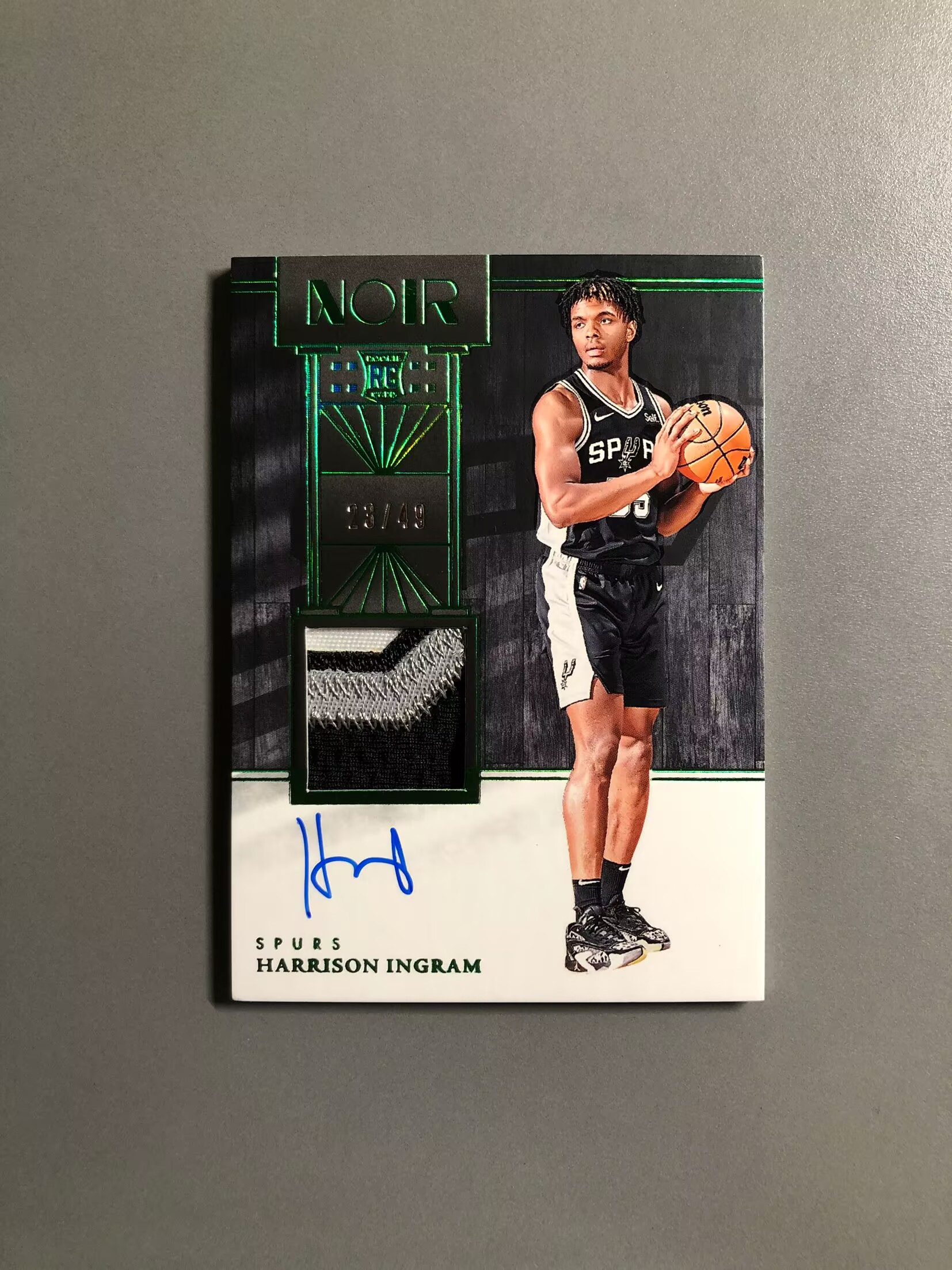 2024-25 Panini Noir Harrison Ingram RC 哈里森·英格拉姆 马刺 新秀 RC 球衣 签字 卡签 RPA 49编 切割暴力 实卡好看 瑕疵如图 可累计 FT018