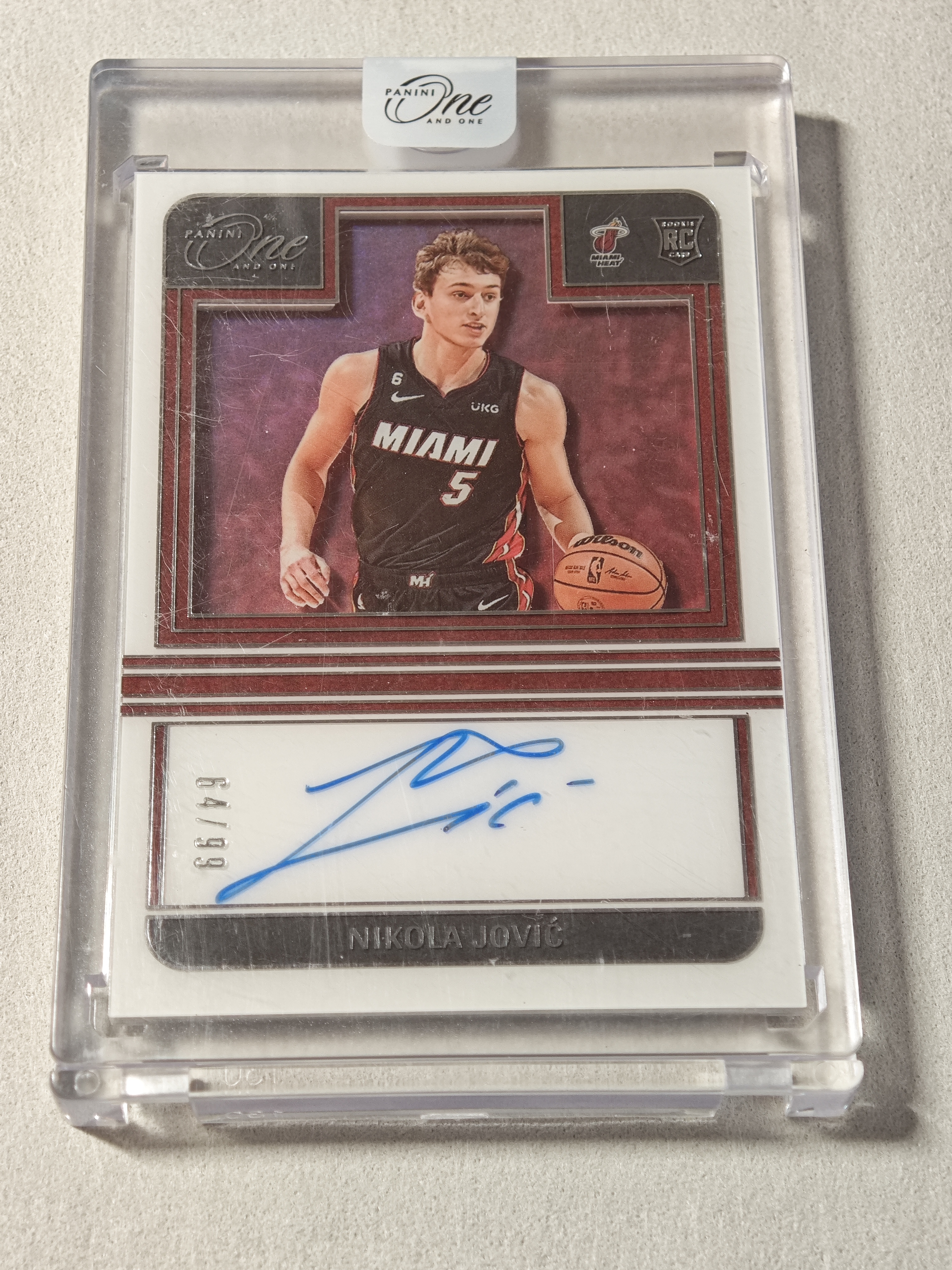 2022-23 Panini One and One Nikola Jovic RC 热火 约维奇 新秀 99编 原封转 签字 约基奇队友 微瑕如图