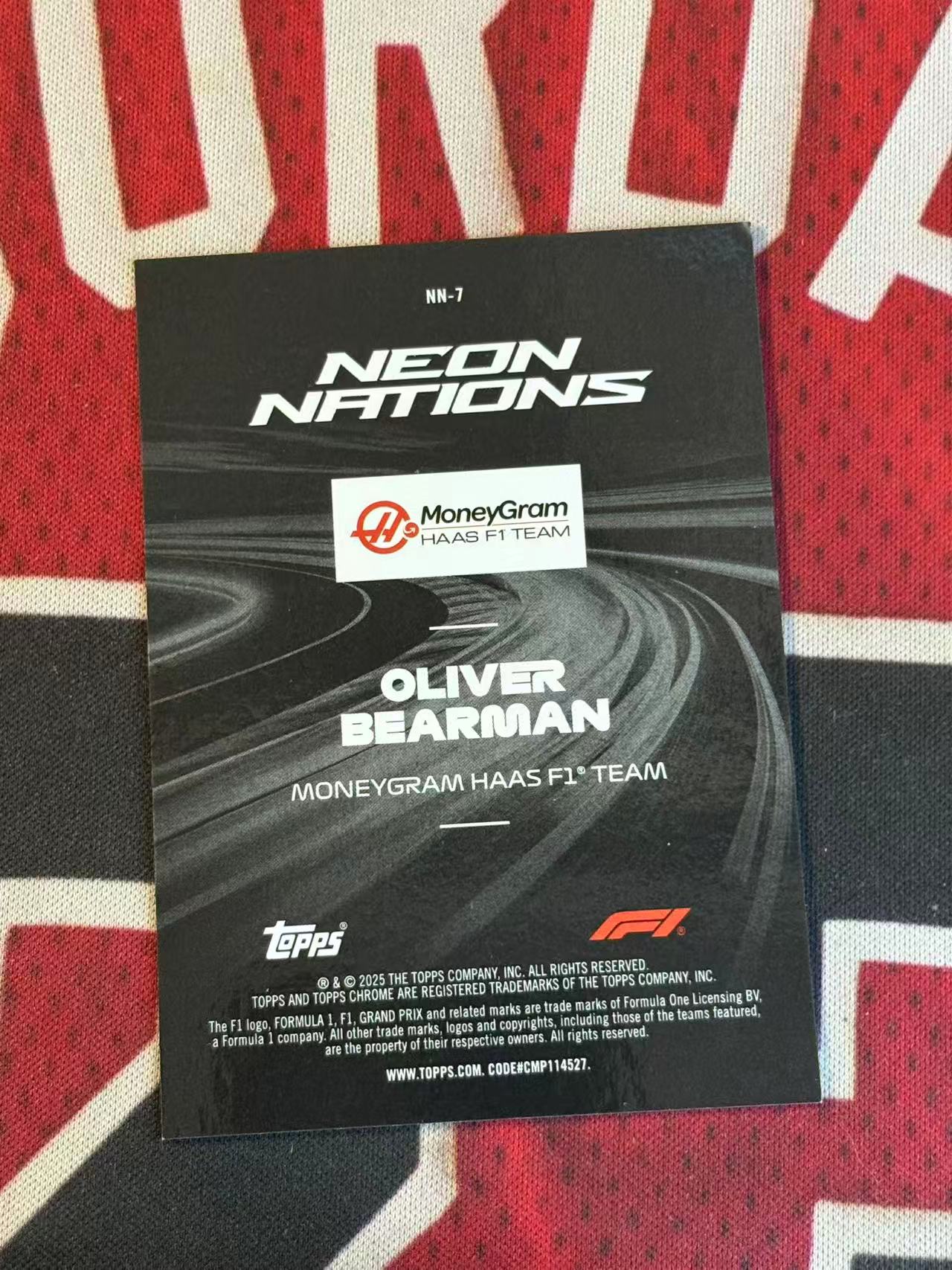 Oliver Bearman 奥利弗贝尔曼 2025 Topps Chrome F1 75周年 RC新秀 Neon Nations 霓虹国度特卡 大比例 SSP 哈斯车队 英国【烂臭嘴拍卖】