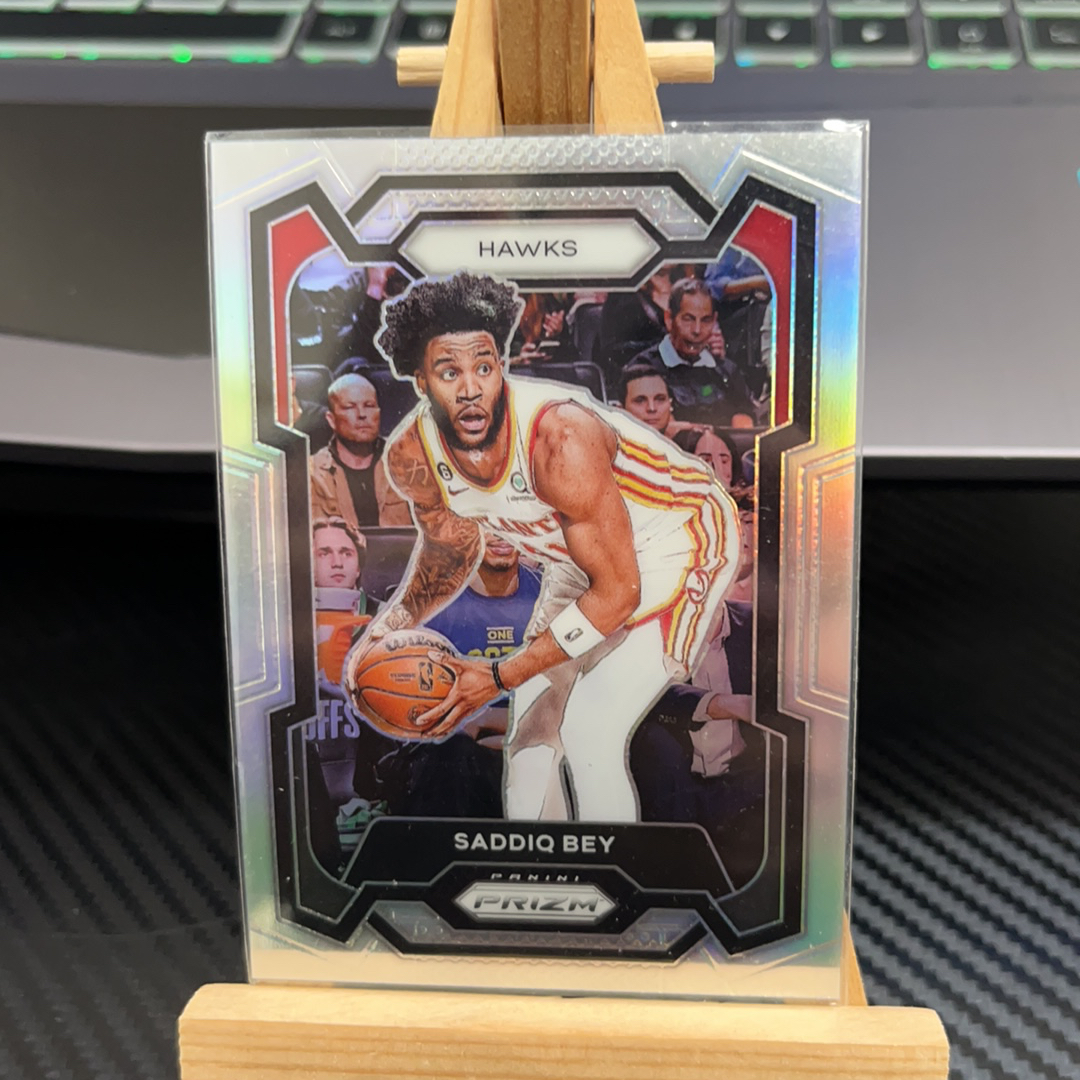 2023-24 Panini Prizm Saddiq Bey 萨迪克 贝 老鹰 银折 折射 prizm系列 pz 卡品如图 凑图必备 值得收藏!免费代卖!