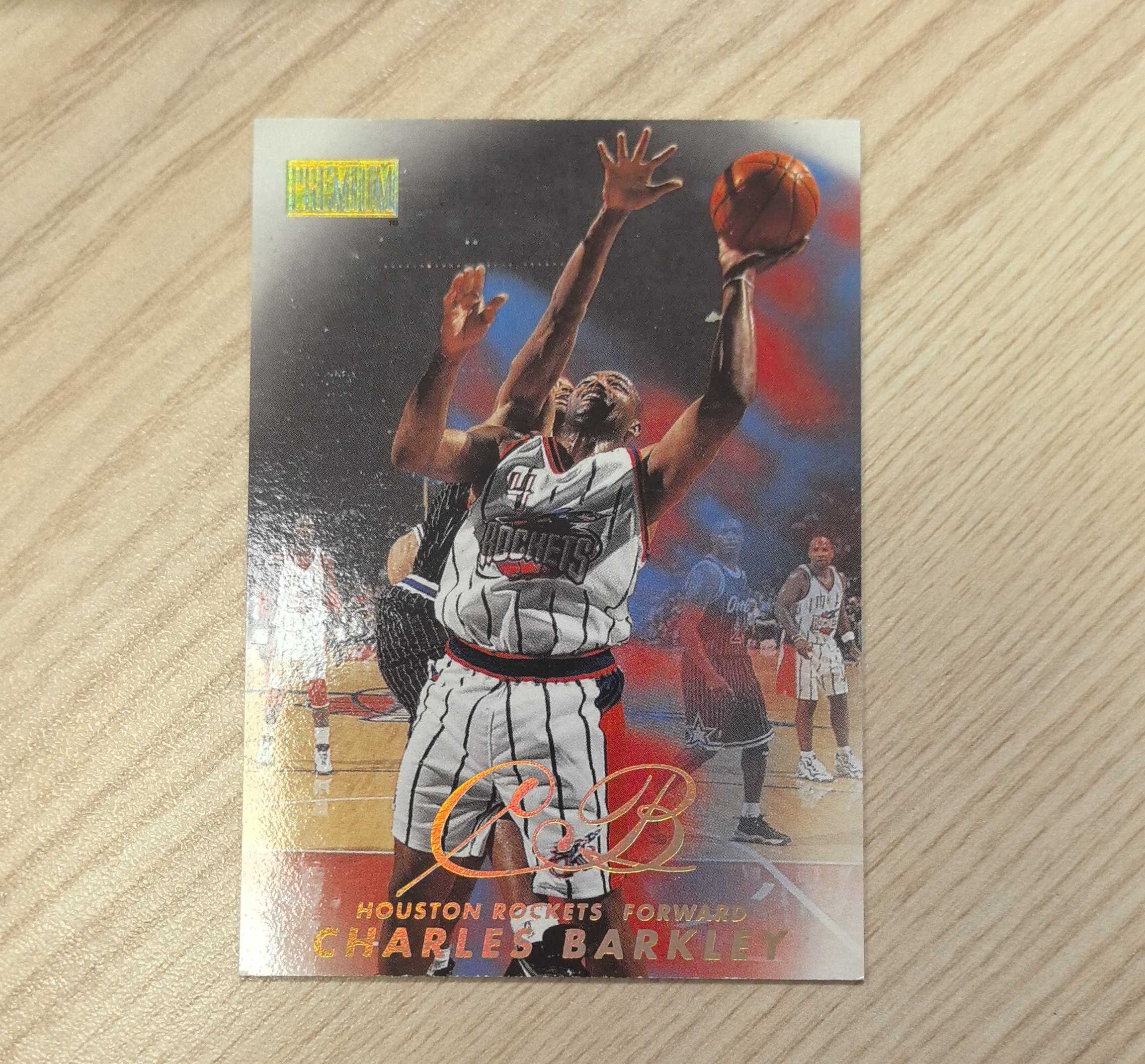 1998-99 SkyBox Premium Charles Barkley 查尔斯·巴克利 飞猪 简写印签 50大 75大 名人堂 11届全明星 MVP 篮板王 2届奥运金牌 76人、太阳、火箭名宿