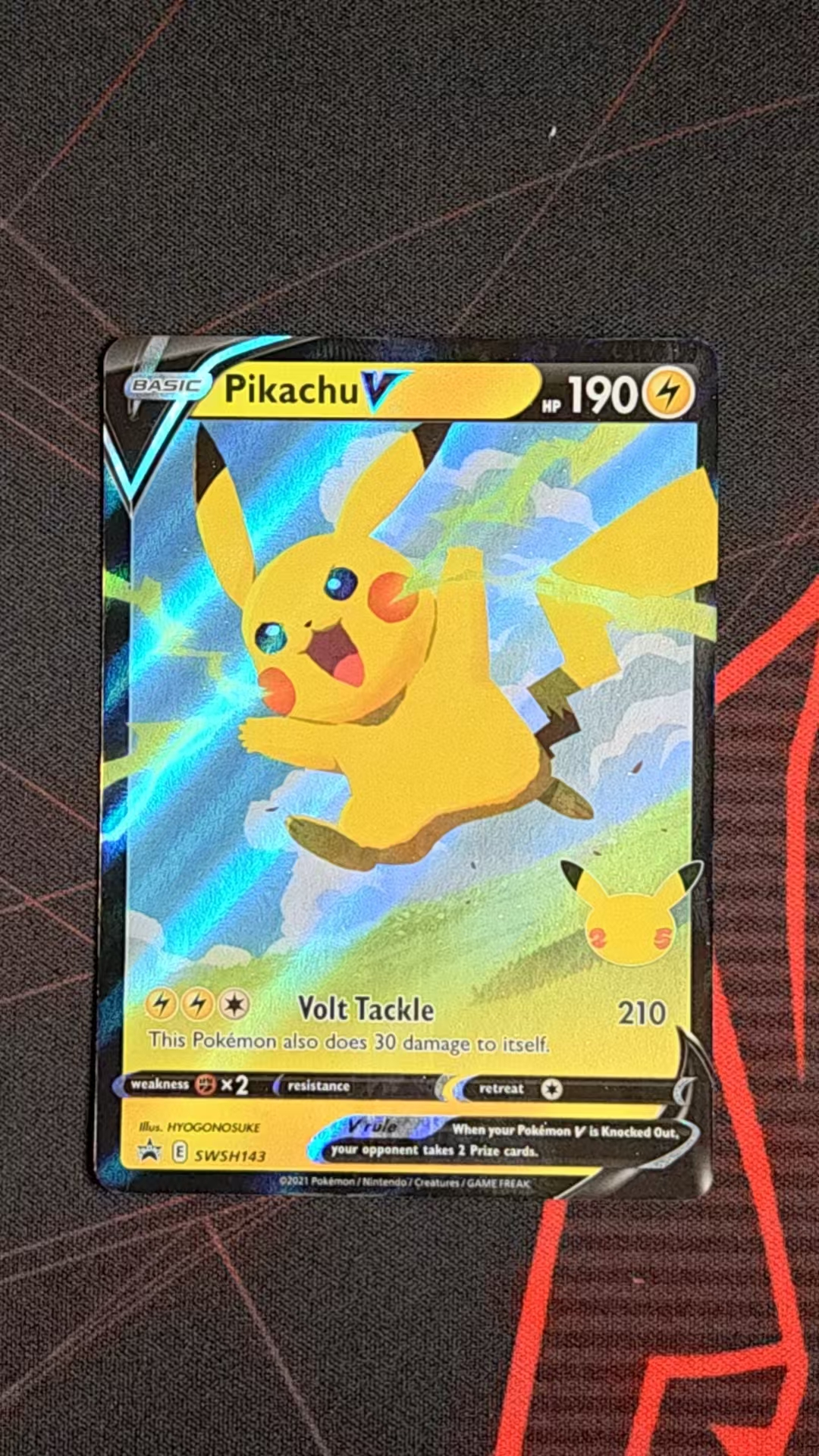 2021 Pokemon TCG 剑盾 黑色之星 皮卡丘V en 【卡少爷卡社】PTCG 宝可梦 美版 皮卡丘V SWSH143 Promo 卡品如图 (孤傲)(第2张)