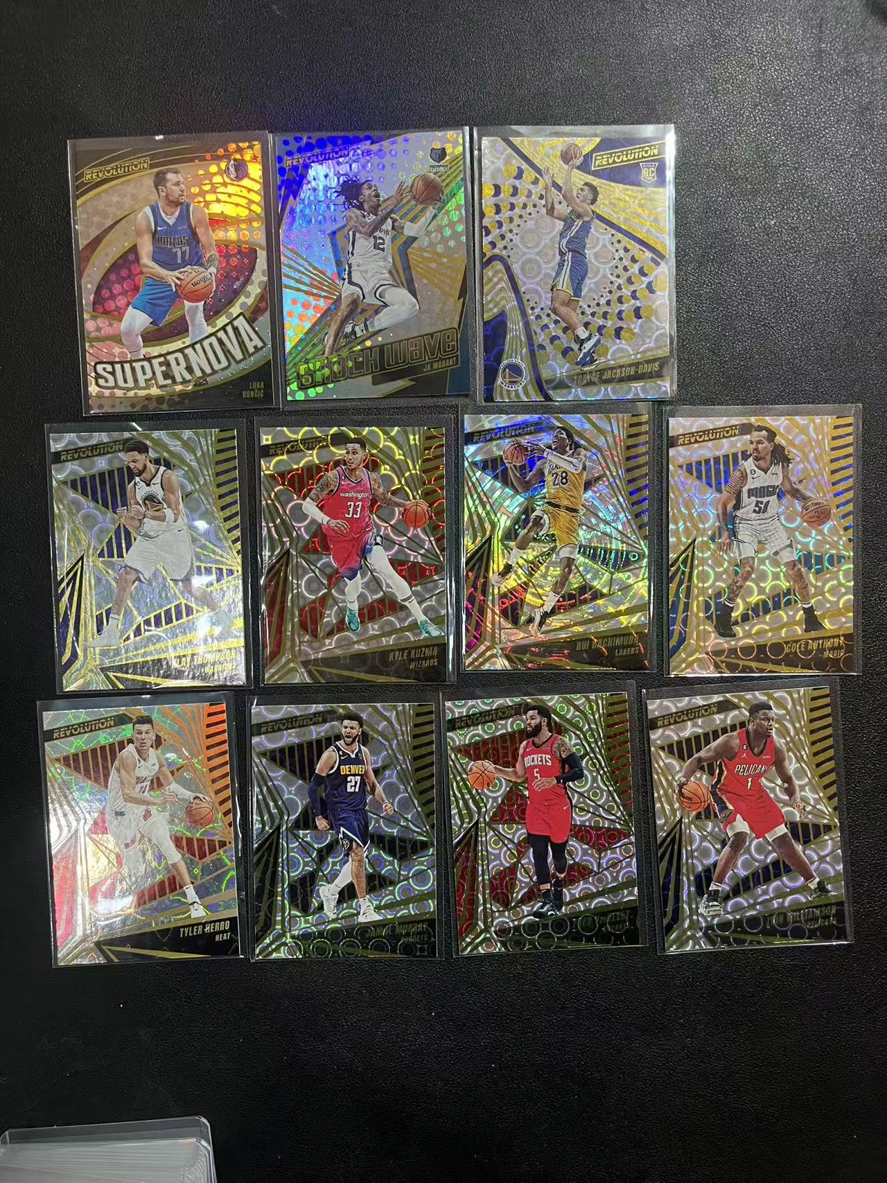 2023-24 Panini Revolution Luka Doncic 革命 卢卡 东契奇 莫兰特 克莱 汤普森 库兹马 八村塁 穆雷 锡安 特卡 base 圈圈折 折射 如图 龙龙龙