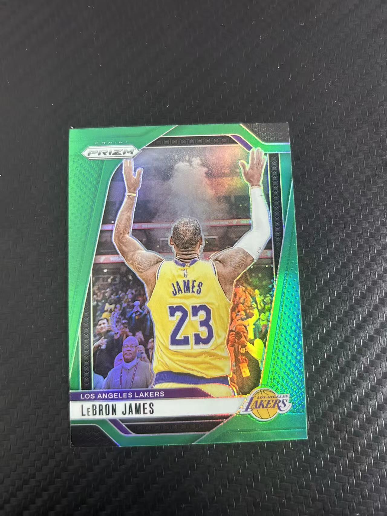 2024-25 Panini Prizm LeBron James #130【灯灯拍卡】 PZ 湖人 勒布朗 詹姆斯 撒镁粉 折射 小皇帝 招牌动作 开场动作 四万分先生 绿折 收藏必备【葵花】