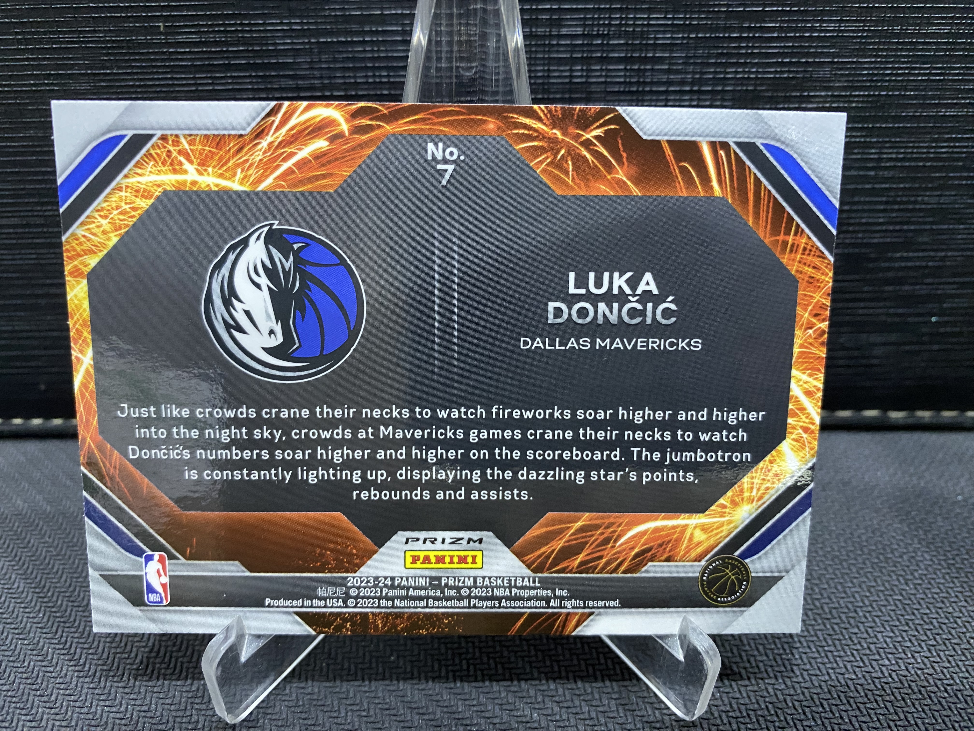 2023-24 Panini Prizm Luka Doncic PZ 独行侠 卢卡 东契奇 077 火花特卡 fireworks 特卡 收藏必备 卡品如图 -老道-【乌苏拍卖】