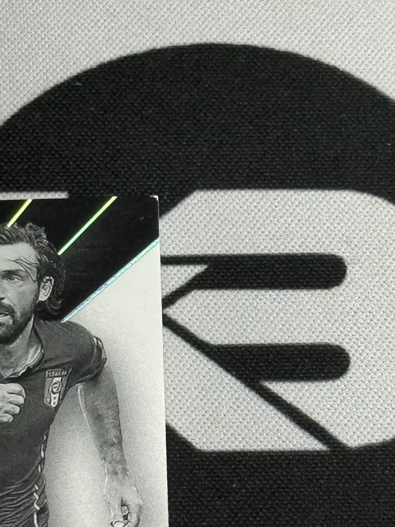 2025-26 Panini Noir Andrea Pirlo 【小来】安德烈 皮尔洛 意大利 尤文 名宿 睡皮 顶级中场 横版黑白物料签 2/10编 墨迹完美 全网首张 瑕疵如图 世界杯年投资佳品