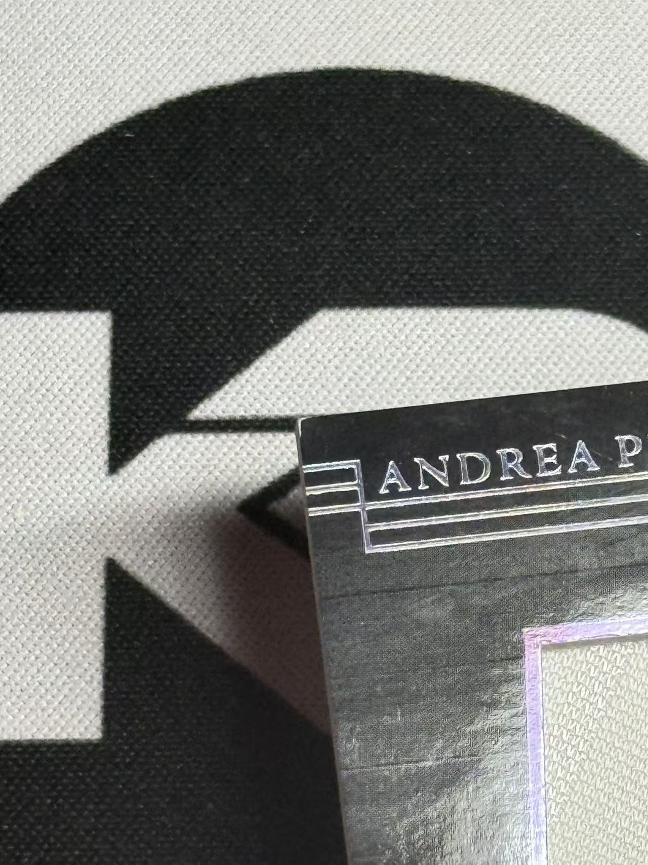 2025-26 Panini Noir Andrea Pirlo 【小来】安德烈 皮尔洛 意大利 尤文 名宿 睡皮 顶级中场 横版黑白物料签 2/10编 墨迹完美 全网首张 瑕疵如图 世界杯年投资佳品