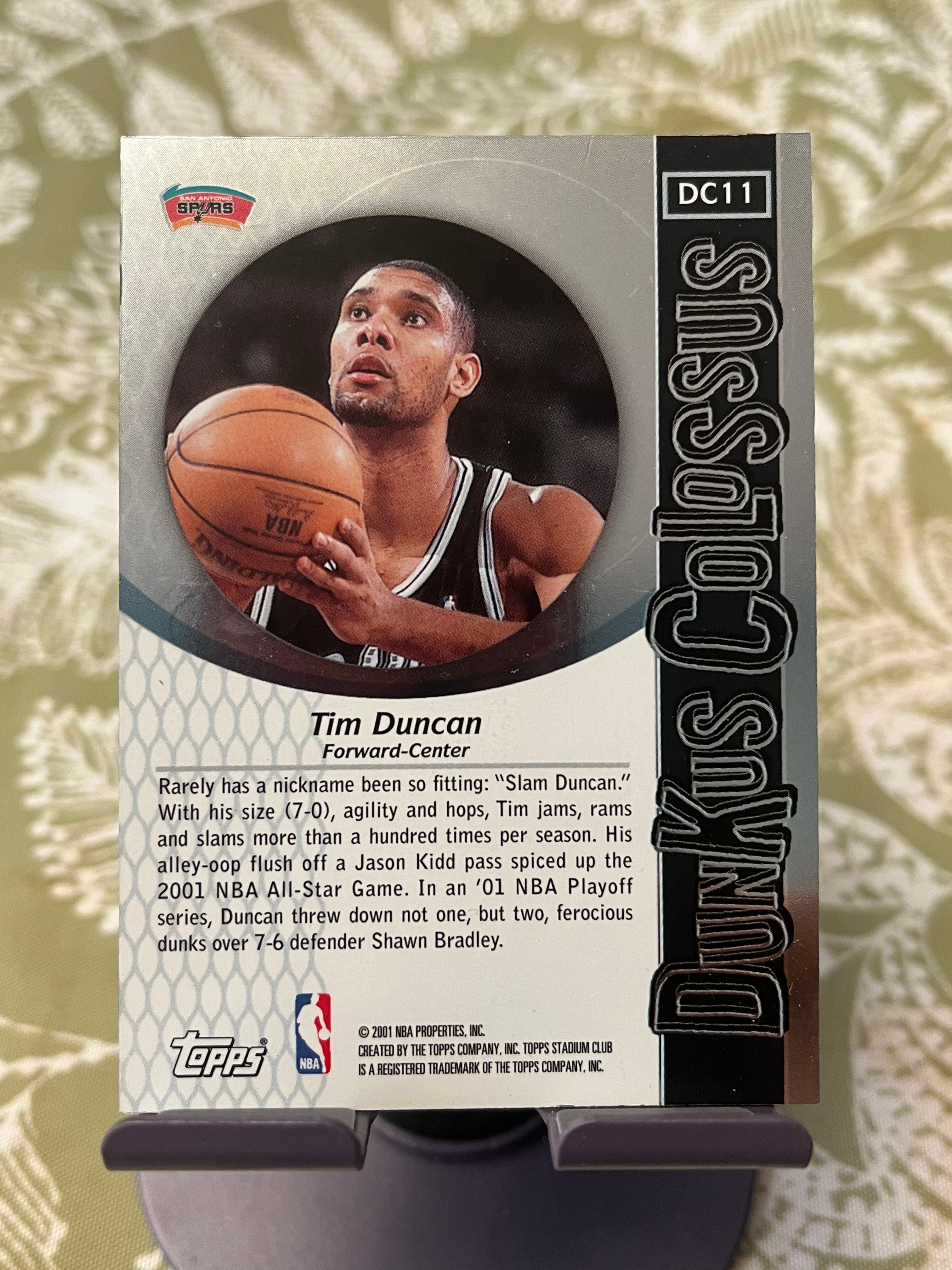 2001 Topps 老卡 老特 Tim Duncan 蒂姆 邓肯 石佛 马刺【重影 STADIUM CLUB 竞技场系列 DUNKUS COLOSSUS】【边角瑕疵如图 介意勿拍】#1167