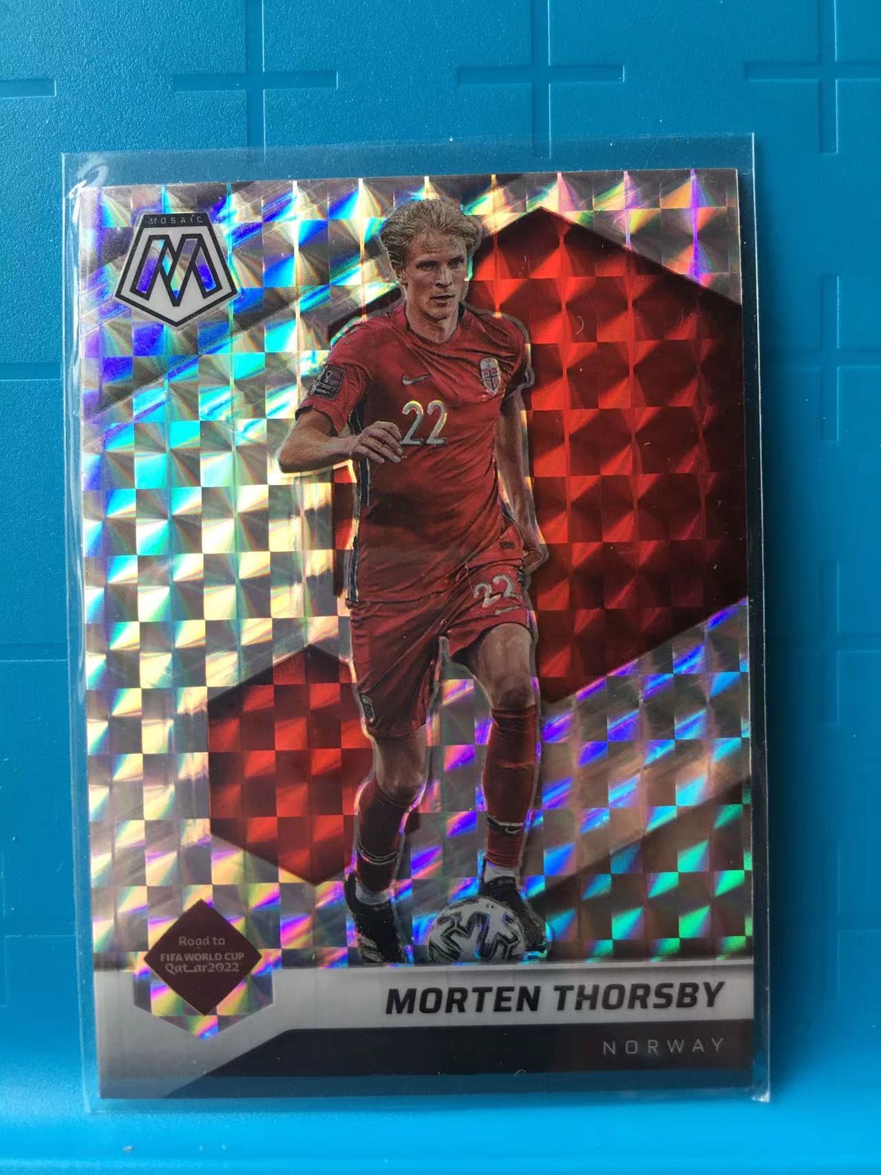 2021-22 Panini Mosaic Morten Thorsby 索尔斯比 挪威 NO.57 卡塔尔世界杯 银马赛克折 折射 卡品如图 X005C