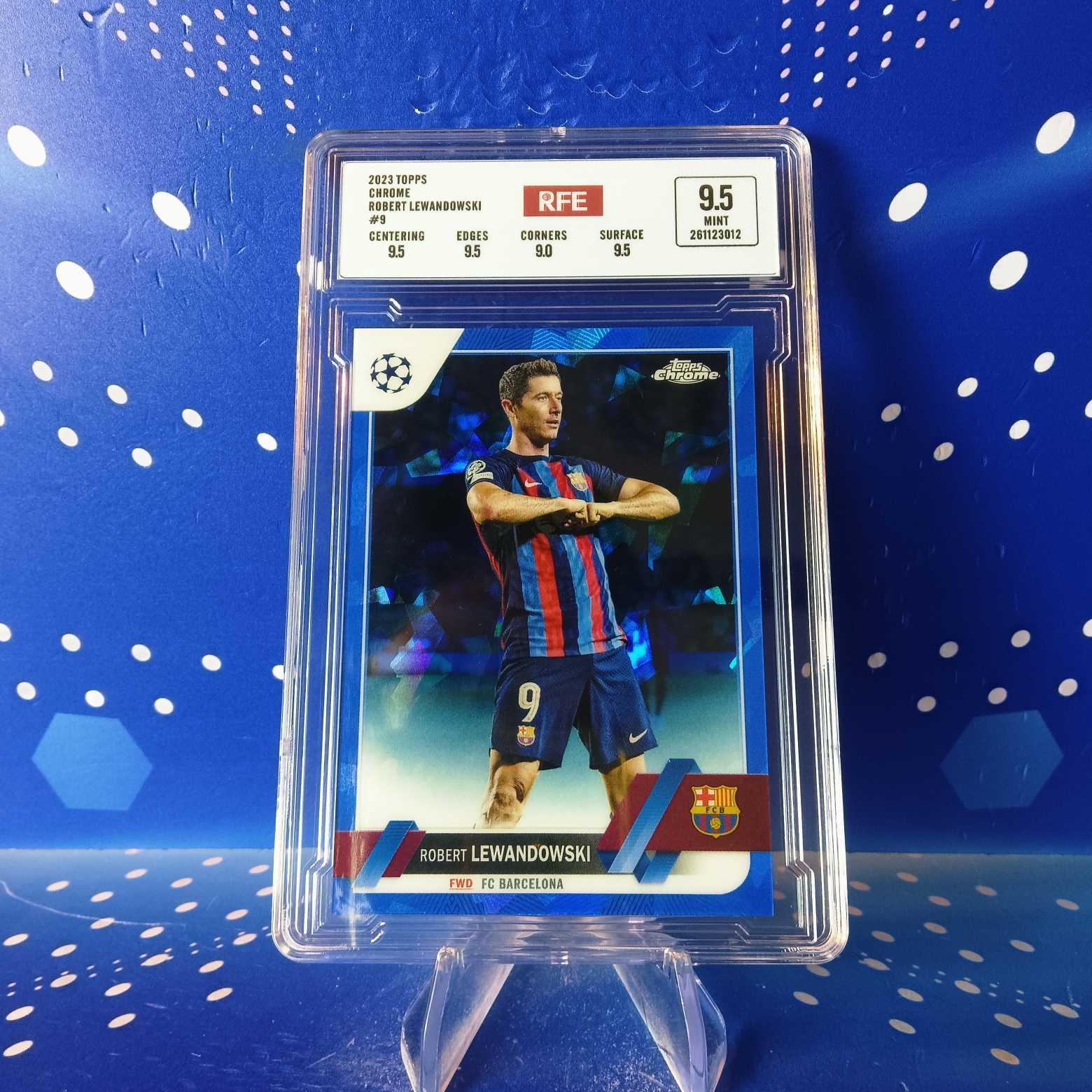 2023 Topps Chrome 莱万 评级卡 巴萨 蓝宝石 实卡精美稀有 品质保障 投资收藏 扫码可查询 多张累计 只收一个邮费【蓝色星球】