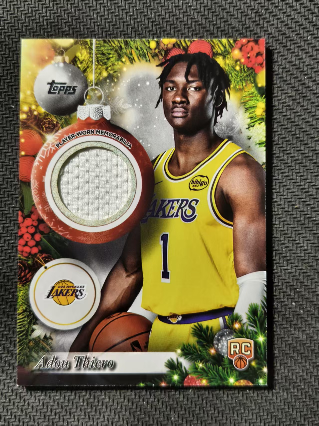 2025 Topps Holiday Adou Thiero RC 新秀 湖人 阿杜 蒂耶罗 圣诞 小窗 物料 #滨滨