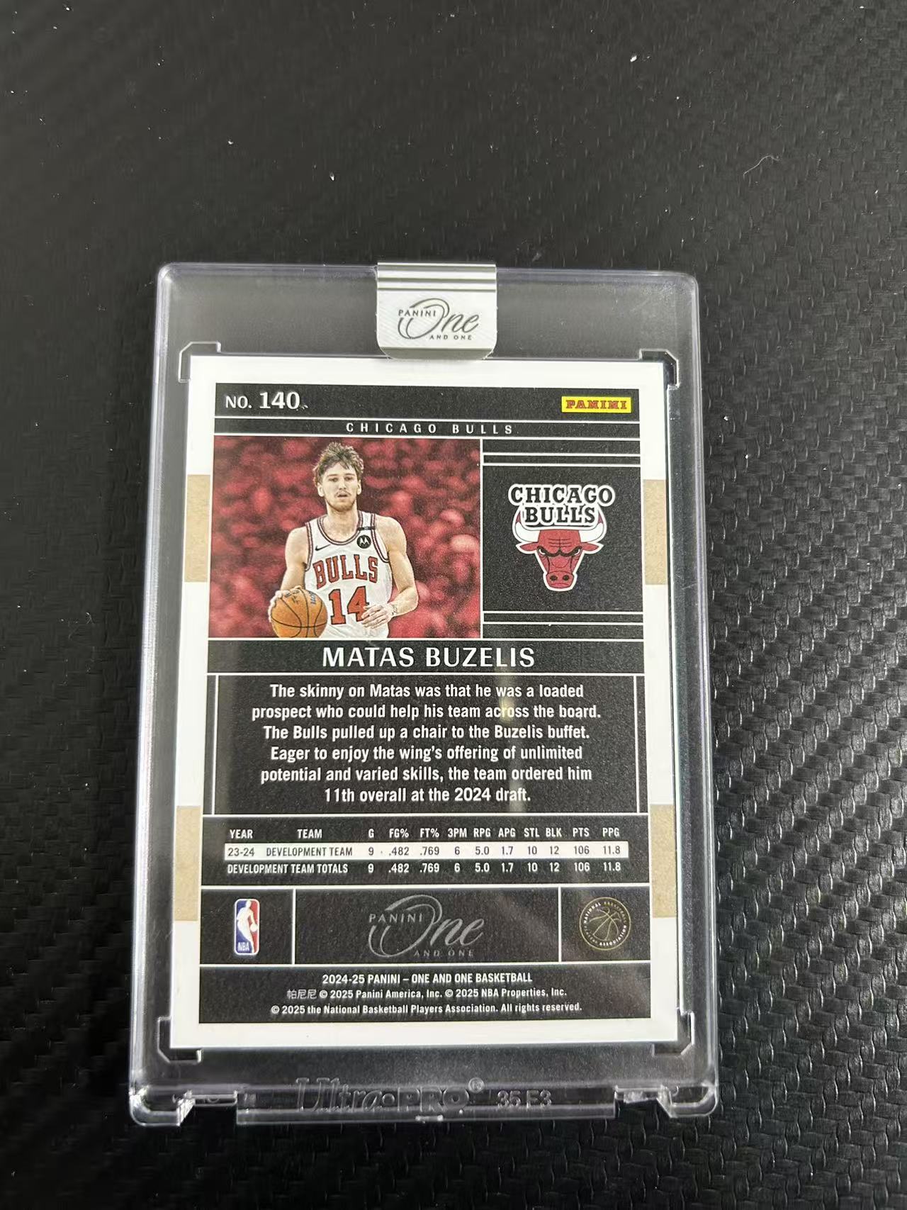 2024-25 Panini One and One Matas Buzelis RC #140【灯灯拍卡】OAO 新秀年 RC 公牛 布泽利斯 原封砖 09/35编 折射 低编 收藏必备【雪茄】