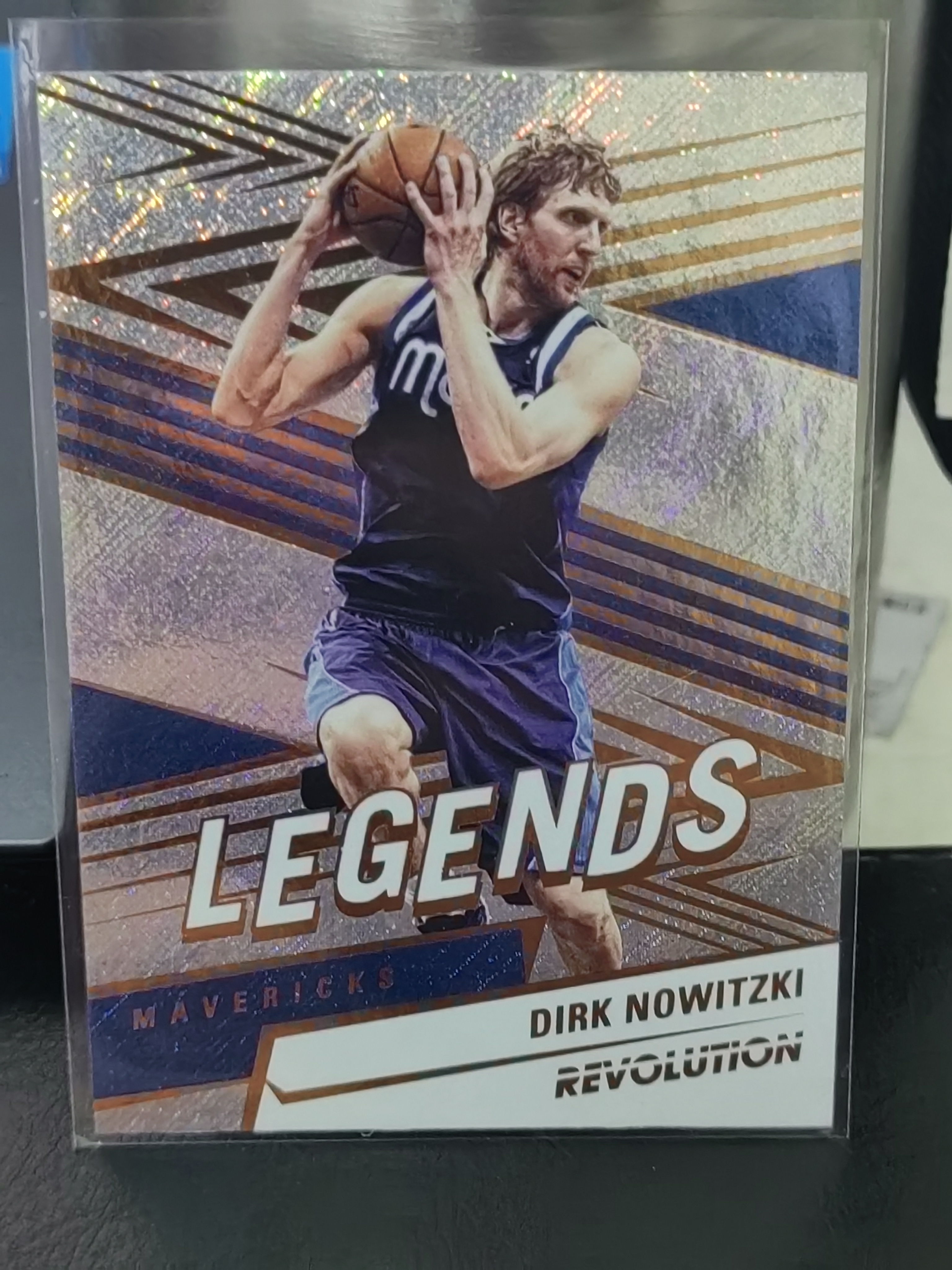 2024-25 Panini Revolution Dirk Nowitzki 革命 传奇 德克诺维茨基 独行侠 篮 白边白角 不保卡品 卡品如图