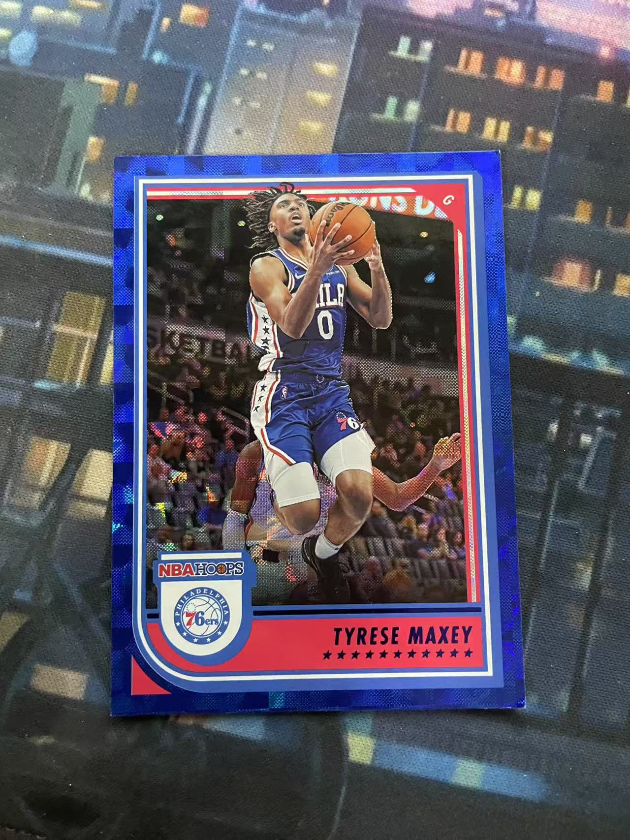 2023-24 Panini NBA Hoops Tyrese Maxey 泰雷賽 馬克西 藍格子折 折射 邊角不好 木水拍賣第二百十七期