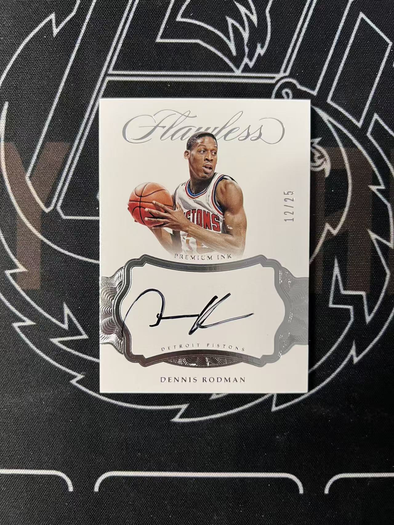 2016-17 Panini Flawless Dennis Rodman 【UTF球星卡】fr4 丹尼斯 罗德曼 大虫 手提 12/25编 圣诞编 签字 卡签 活塞皮 公牛乔丹队友 瑕疵如图
