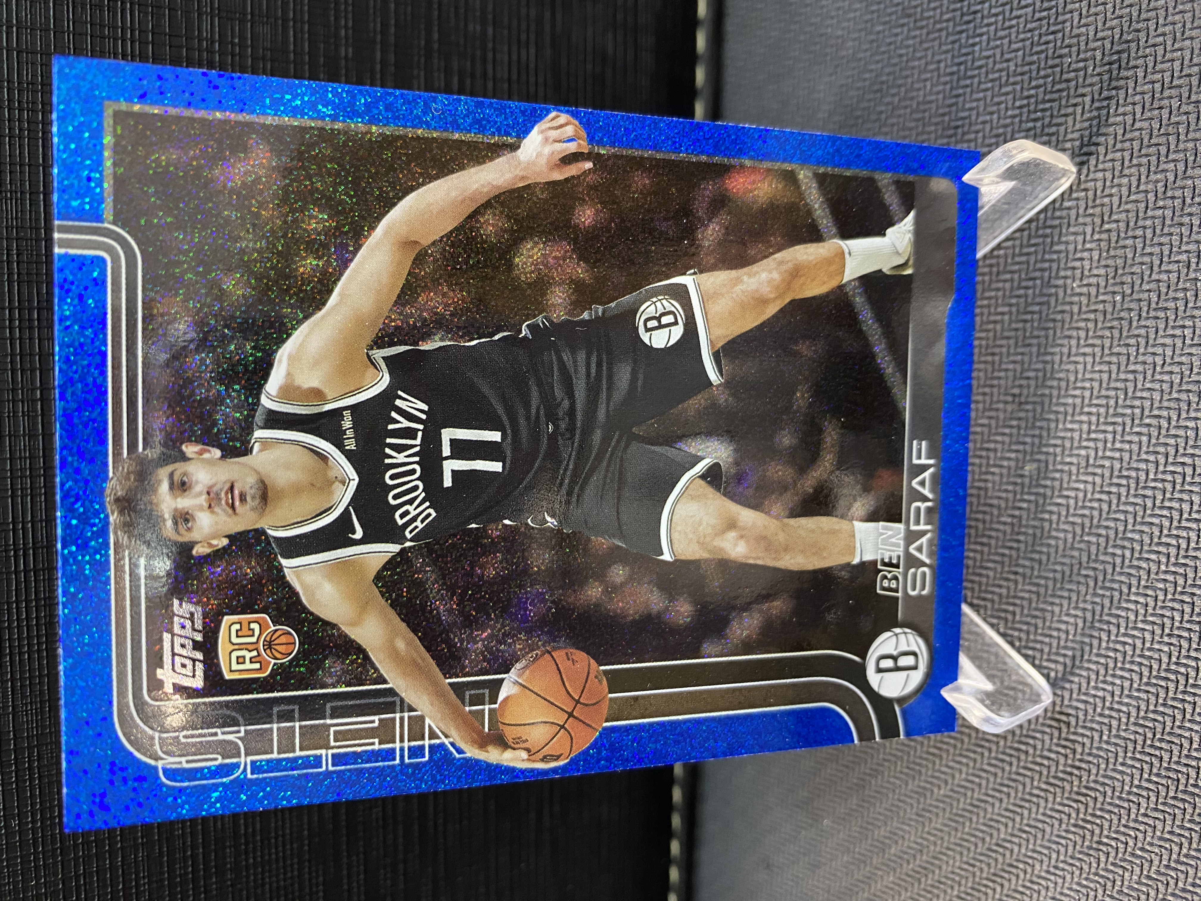 2025-26 Topps flagship Ben Saraf RC 新秀 篮网 本 萨拉夫 折射 蓝闪折 蓝折 topps元年 收藏必备 卡品如图 -Zle-【乌苏拍卖】