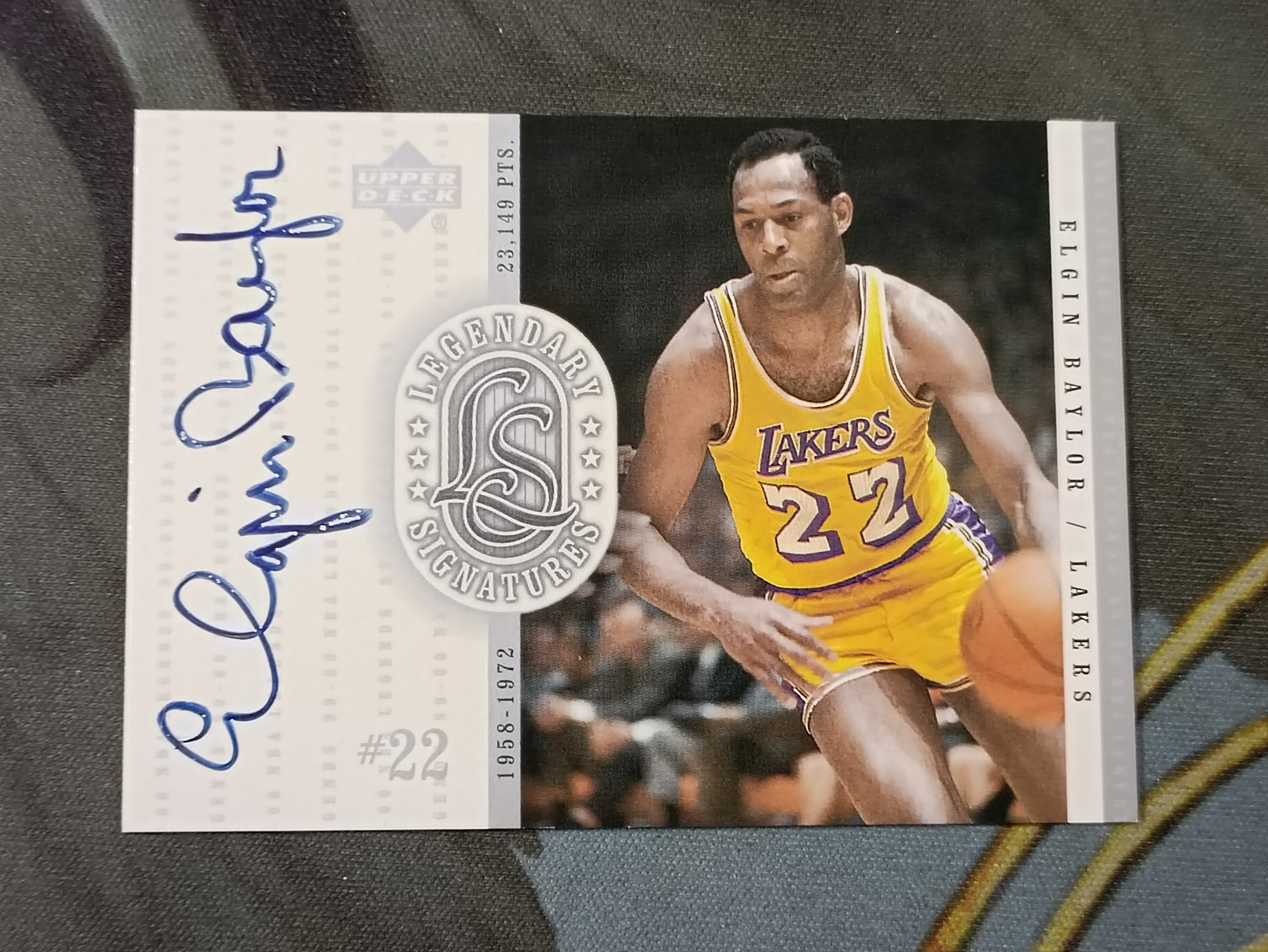 1999-00 Upper Deck NBA Legends Elgin Baylor 元年传奇系列 埃尔金贝勒 亲笔签名签字 卡签 湖人 记录总得分(品墨见大图小瑕)《苏州卡通》【ZZJ】