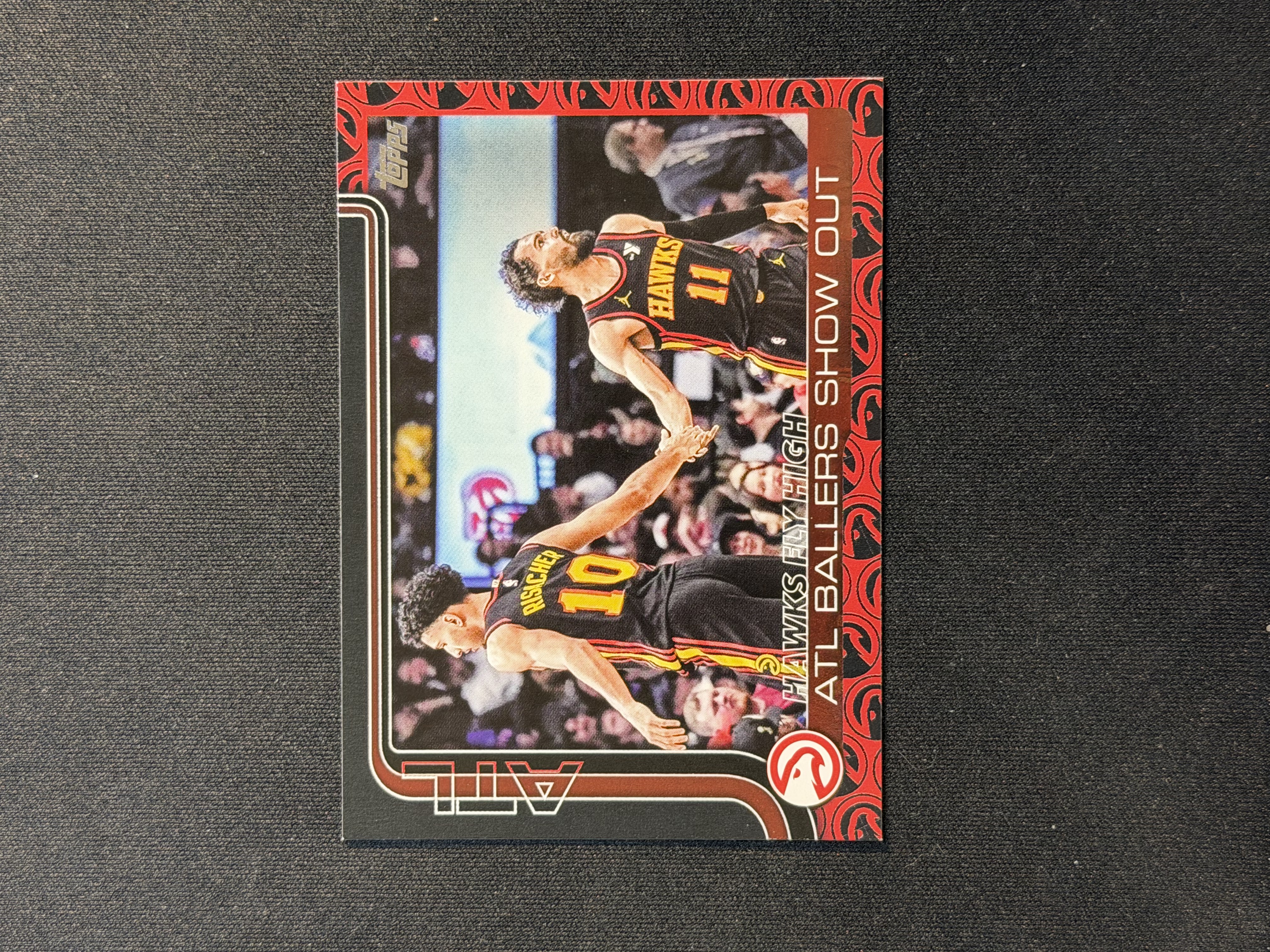 2025-26 Topps flagship Trae Young 特雷杨 老鹰 队徽变化版 大比例ssp -嘎