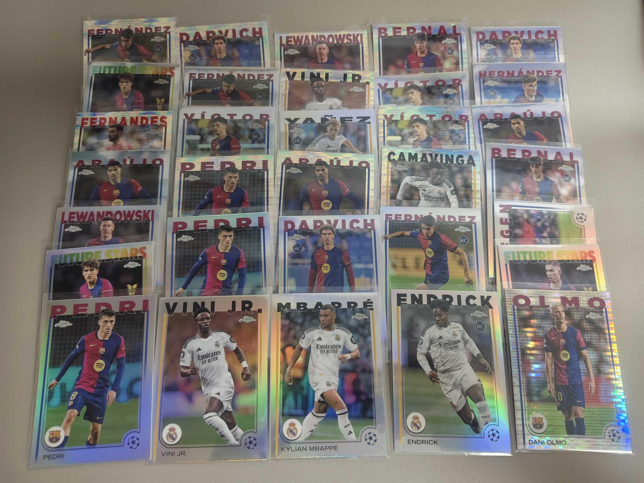 【佩妮拍卖】2025 topps chrome 最新欧战 mbappe 皇马 姆巴佩 恩德里克 维尼修斯 佩德里 奥尔默 莱万 卡马文加 银折折射lot101 拍前请阅读描述 夜凄星0516