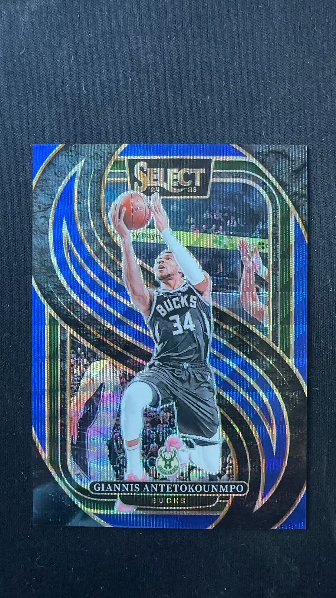 2024-25 Panini Select Giannis Antetokounmpo #137扬尼斯 阿德托昆博 字母哥 雄鹿 二级 75编 折射 波纹折 蓝波纹 卡品如图