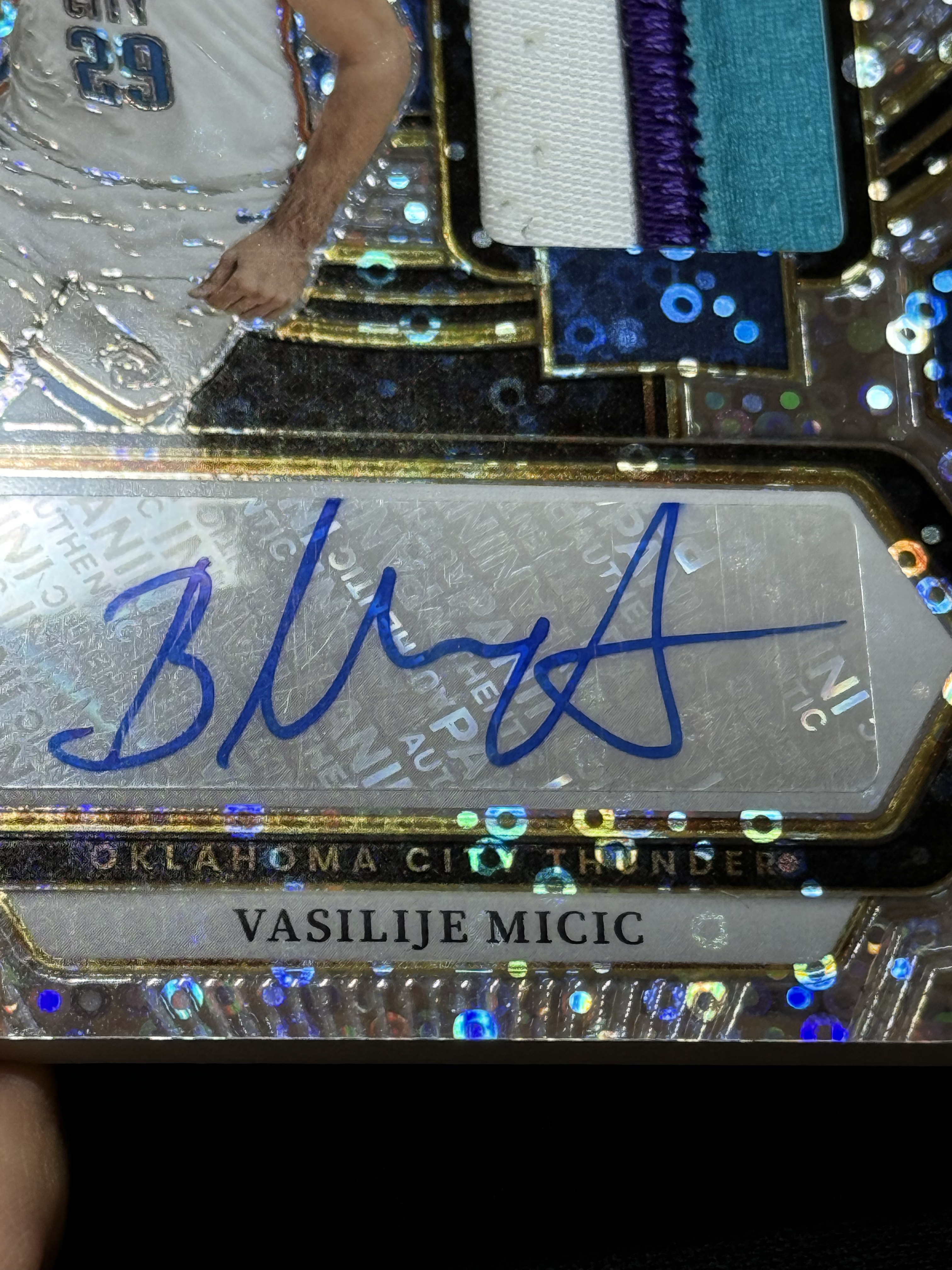 2023-24 Panini Select Vasilije Micic RC 【小贝代拍】Select 雷霆 新秀 米齐奇 米西奇 小窗 球衣物料 暴力切割 签字 RJA 银泡泡折 微瑕 H WSH