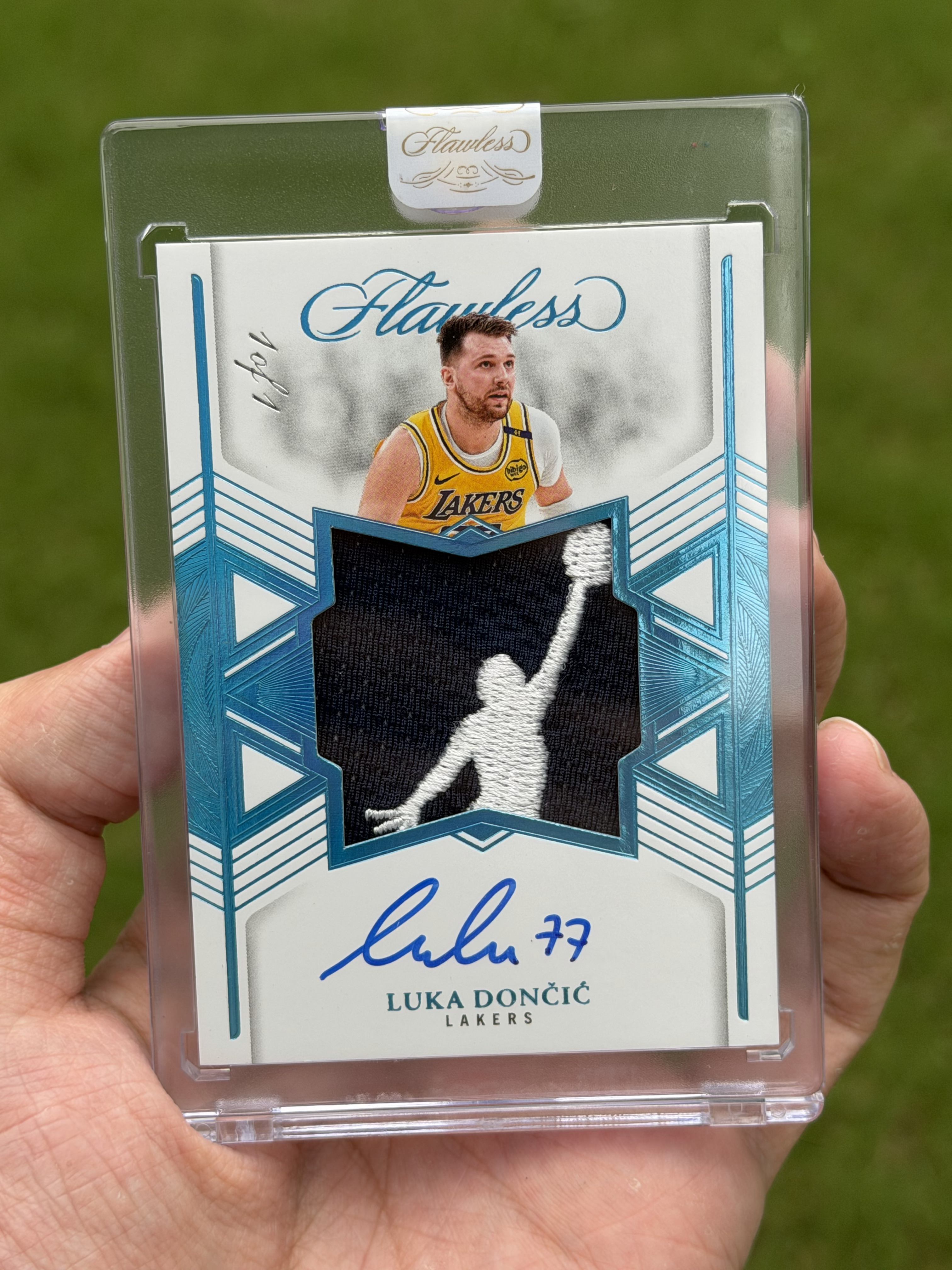 2024-25 Panini Flawless Luka Doncic 盧卡東契奇東77 手提 star swatch 星星簽字 1/1編 湖水藍 簽了背號77 湖人皮 系列hit