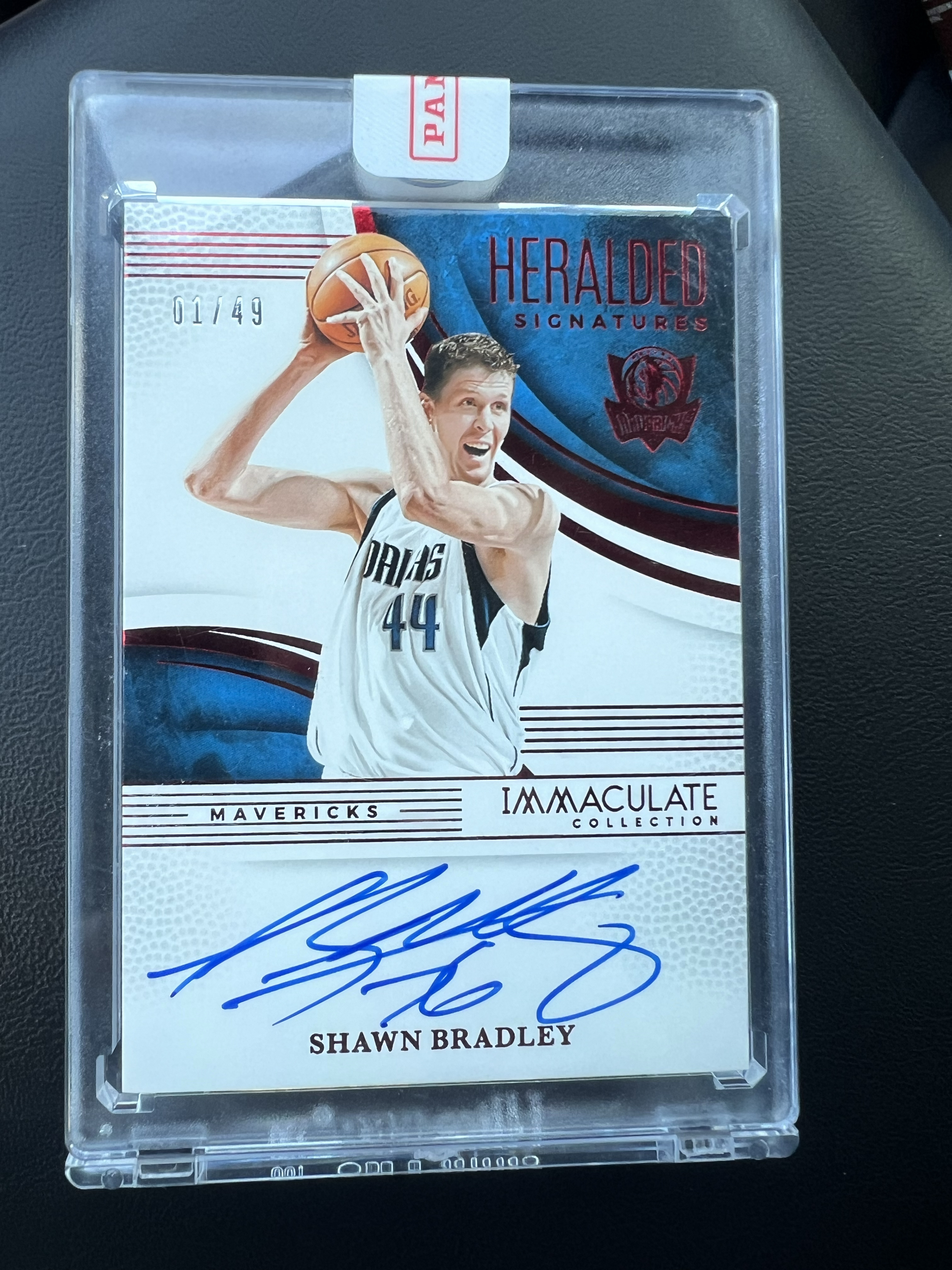 2024-25 Panini IMM Shawn Bradley 爱咪咪 独行侠 肖恩 布拉德利 01/49编 首编 低编 Heralded 卡签 签字 原封砖