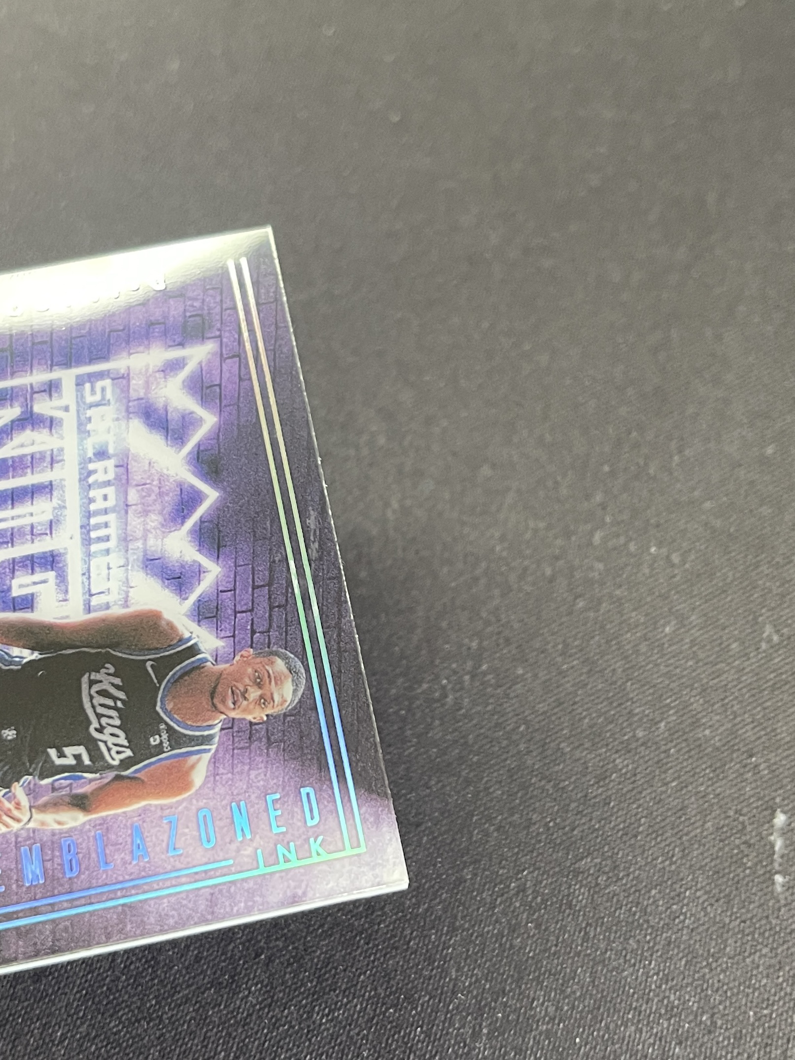 2023-24 Panini Noir De'Aaron Fox 诺尔 国王 小狐狸 达龙 福克斯 75编 签字 卡签 霓虹灯 霓虹灯签 镜面 Emblazoned Ink 剑指总冠军 稀有 细节如图