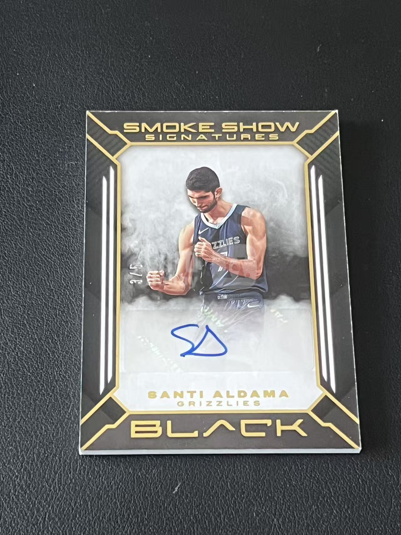 【芒特代卖】 2021-22 Panini Black Santi Aldama 超低编 /5编 桑蒂·阿尔达马 签字卡 签名 SMOKE SHOW 烟雾秀签 超大比例特卡