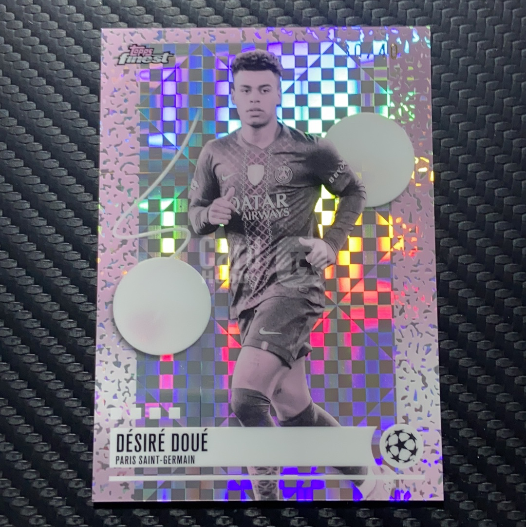 2026 Topps Finest 卡品如图(一哥) 杜埃 法国 巴黎圣日耳曼 DÉSIRÉ DOUÉ 稀有 Uncommon 珍珠棋盘折 30/40编