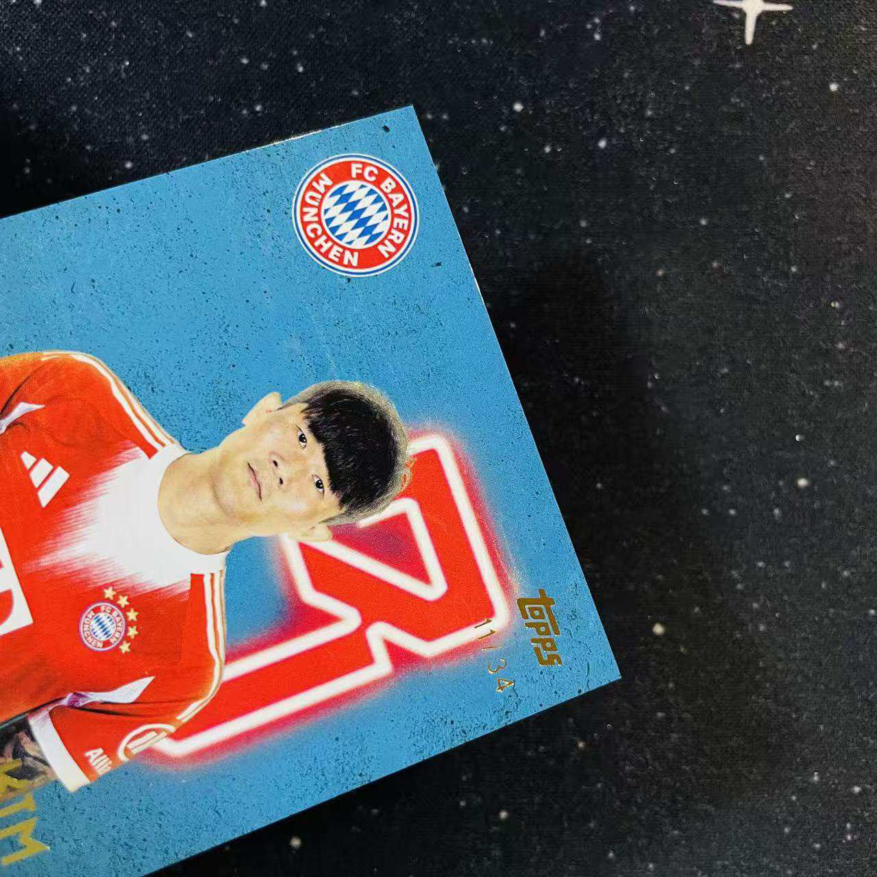 2025-26 Topps Lineage 拜仁血统队盒 MINJAE KIM 金玟哉 背号签字 蓝折 34编 韩国那不勒斯 微痕边角微白 洛北拍卖 洛宸9612@