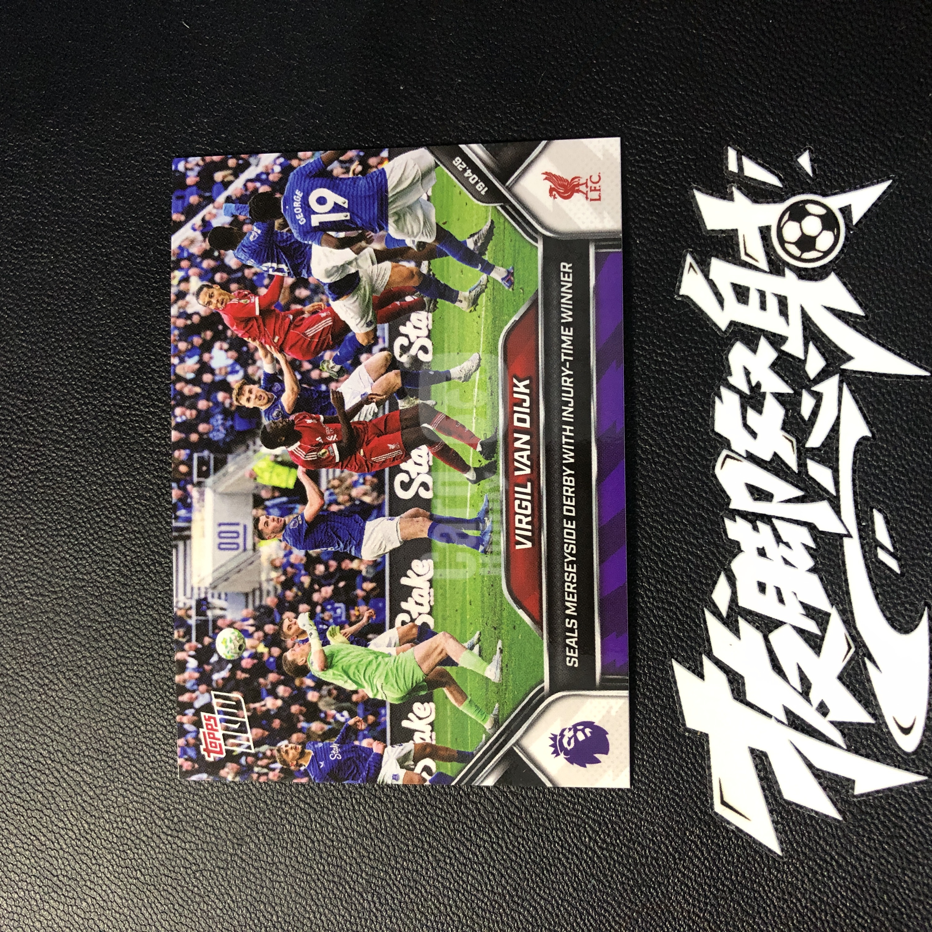 【拔脚代卖】2026 Topps Now 英超 菲尔吉尔 范戴克 Virgil van Dijk 利物浦 南安普顿 伤停绝杀拿下默西塞德德比 纪念卡 荷兰收藏必备 瑕疵如图｜拔脚沙漠BH19