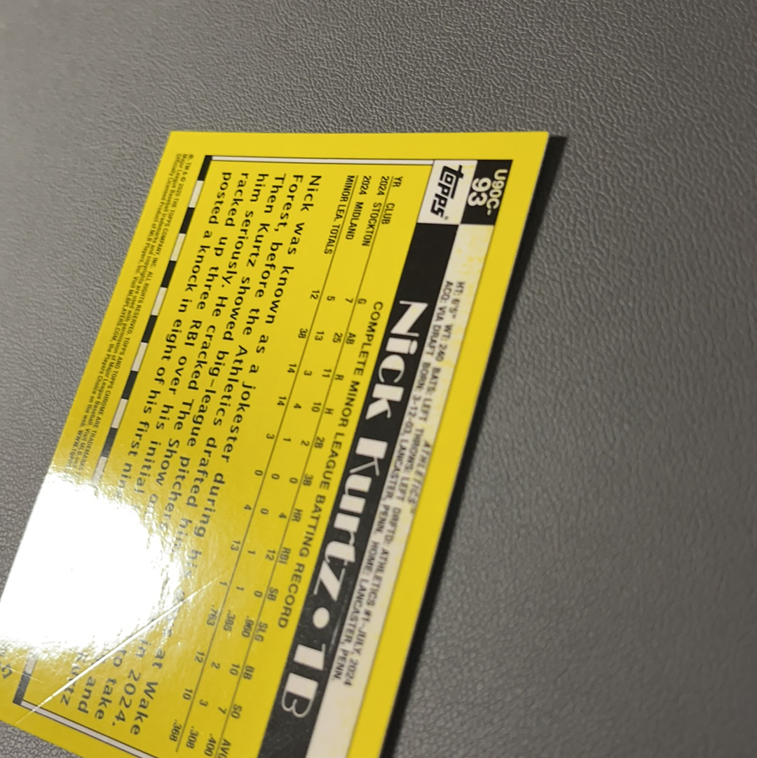 2025 Topps Update Nick Kurtz RC 尼克 库尔茨 运动家 最佳新人 新秀 银包 复古 Mojo折 绿折 99编 color match 卡背瑕疵如图