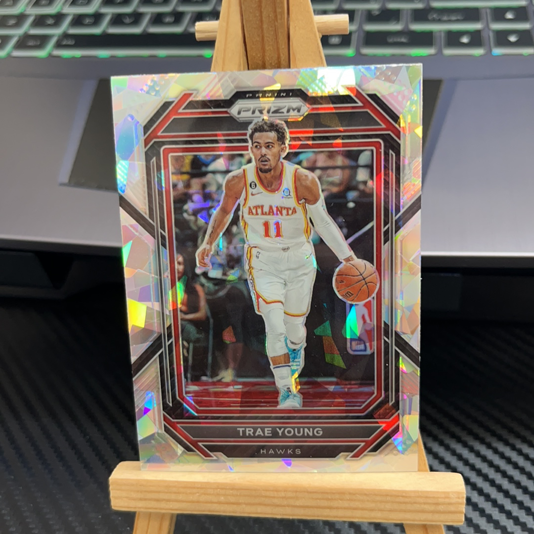2022-23 Panini Prizm Trae Young 特雷 杨 老鹰 银折 碎冰折 折射 prizm系列 pz 卡品如图 凑图必备 值得收藏! 免费代卖!