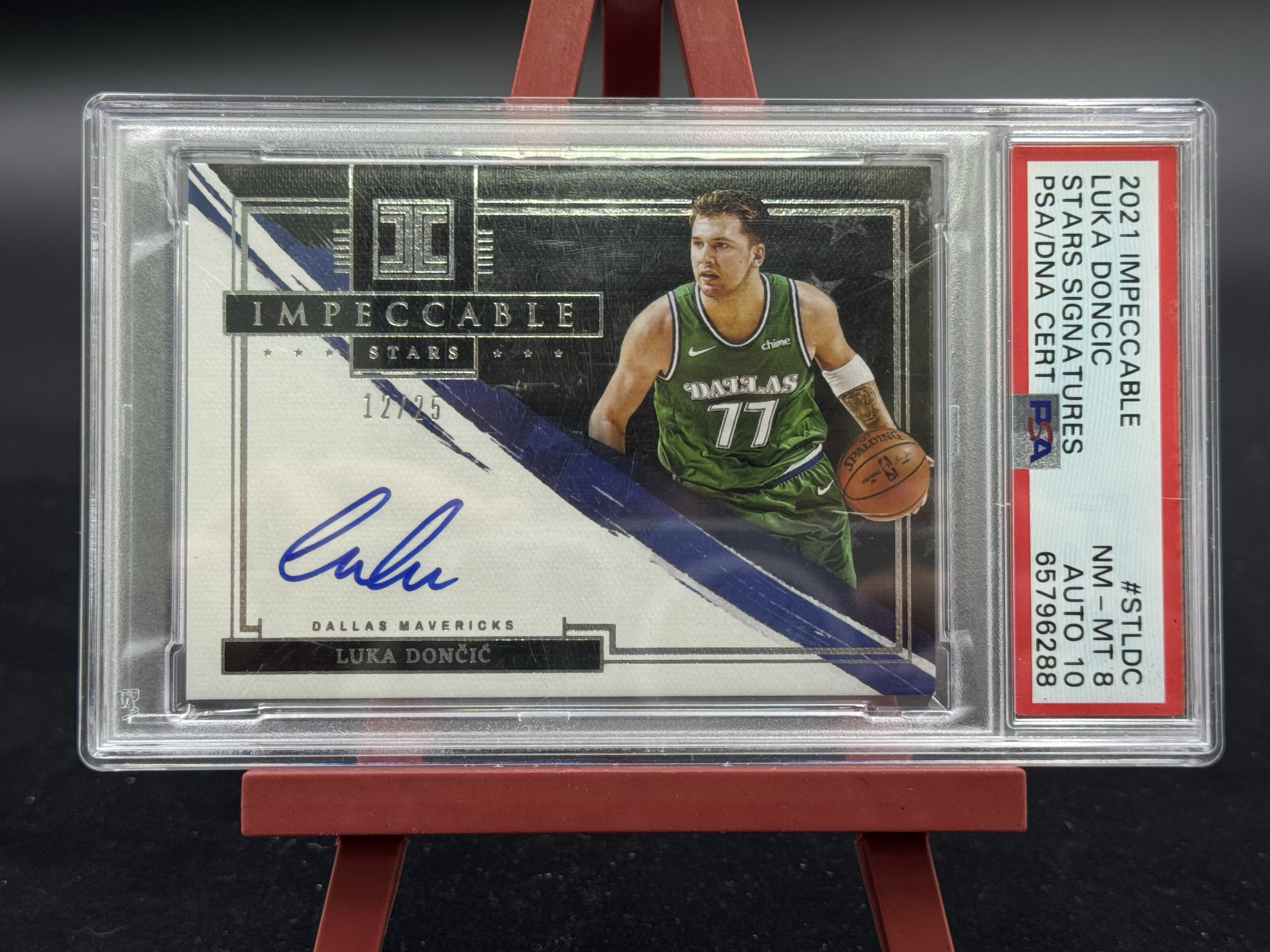 2021-22 Panini Impeccable Luka Doncic 小真金 独行侠 卢卡 东契奇 077 签字 卡签 星星签 12/25编 圣诞编 PSA卡品8签字10分评级卡 Hzo3