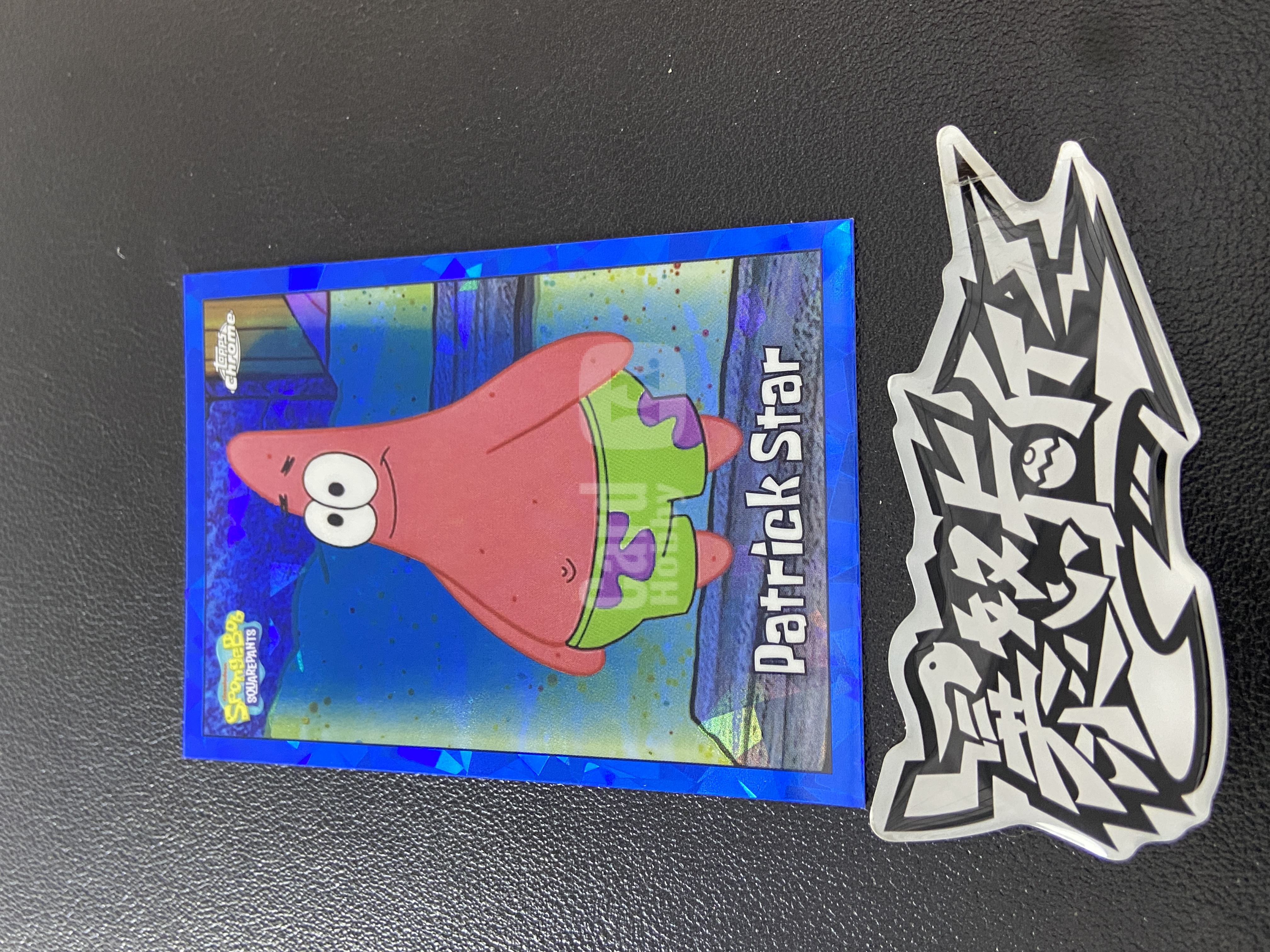 【暴怒代卖】2025 Topps Chrome 海绵宝宝 SpongeBob 25周年 蓝宝石 sapphire TC Patrick Star 派大星 蓝碎冰折 收藏必备 瑕疵如图｜暴怒汤白F3