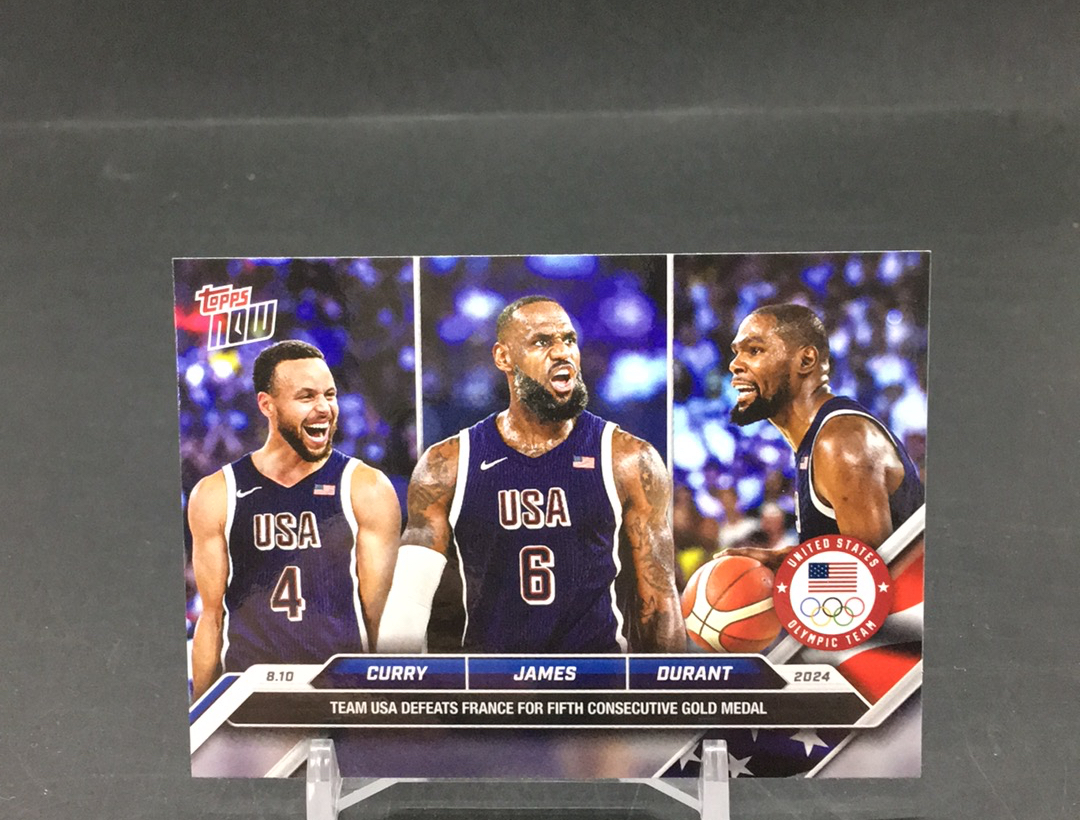 【DC拍卖】11.21 TOPPS NOW 奥运会 罕见现役三神同框 梦之队夺冠三巨头 斯蒂芬 库里&勒布朗 詹姆斯&凯文 杜兰特