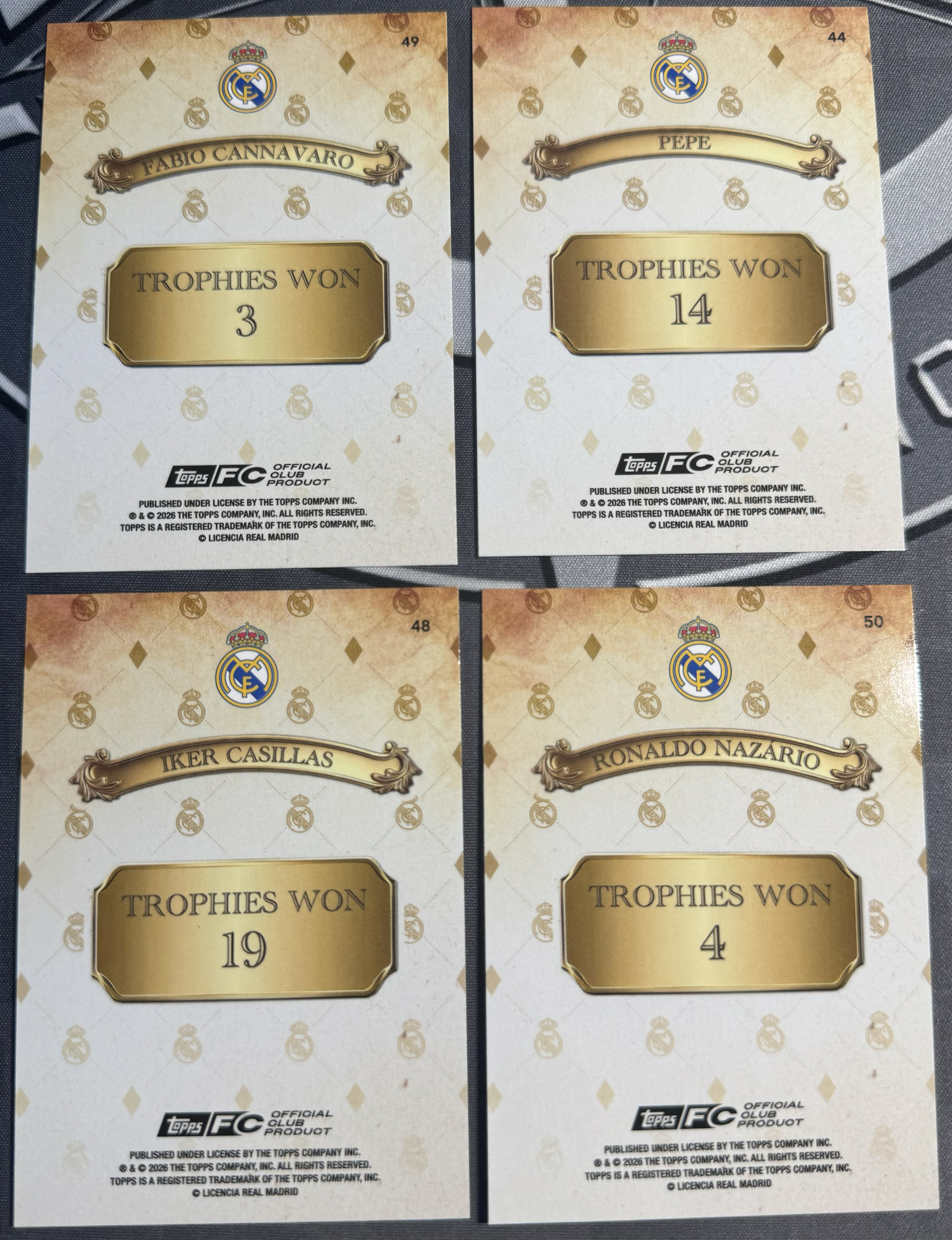 2025-26 Topps Team Set 皇马 皇家马德里 队盒 真正国王 特卡 卡纳瓦罗 武僧 佩佩 卡西利亚斯 圣卡西 大罗 罗纳尔多 4张打包 不带编 卡品不保 瑕疵如图 XW
