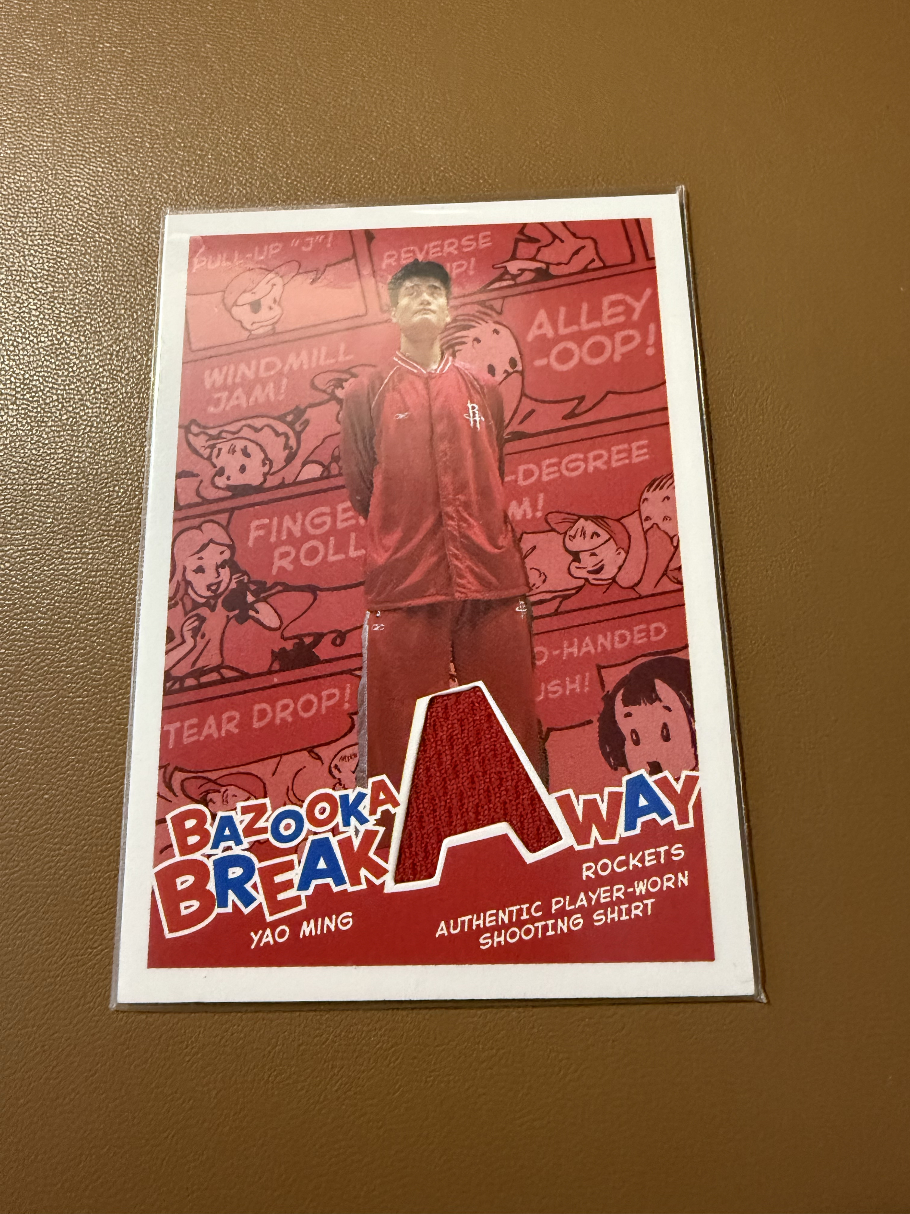 2005 Topps Bazooka Yao Ming 姚明,姚主席,球衣卡,超级有价经典泡泡糖系列,中国红火箭红设计球衣切割,国人大热大涨,升值空间无限!