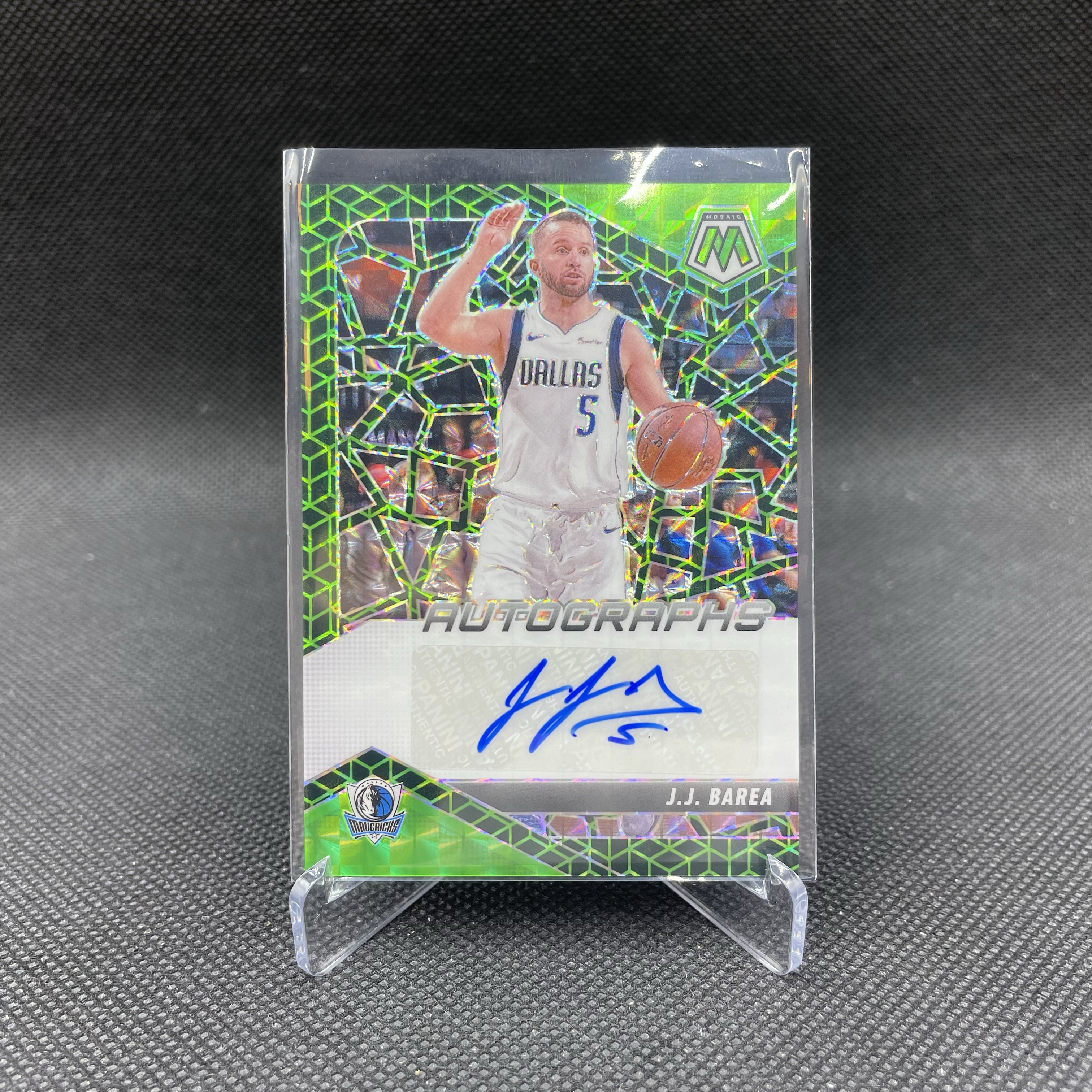 2024-25 Panini Mosaic J.J. Barea 马赛克 独行侠 小牛 JJ 何塞 巴里亚 4/5编 签字 背号签 绿折 波多黎各 诺维茨基队友 冠军拼图 稀少低编 品墨如图 Yo