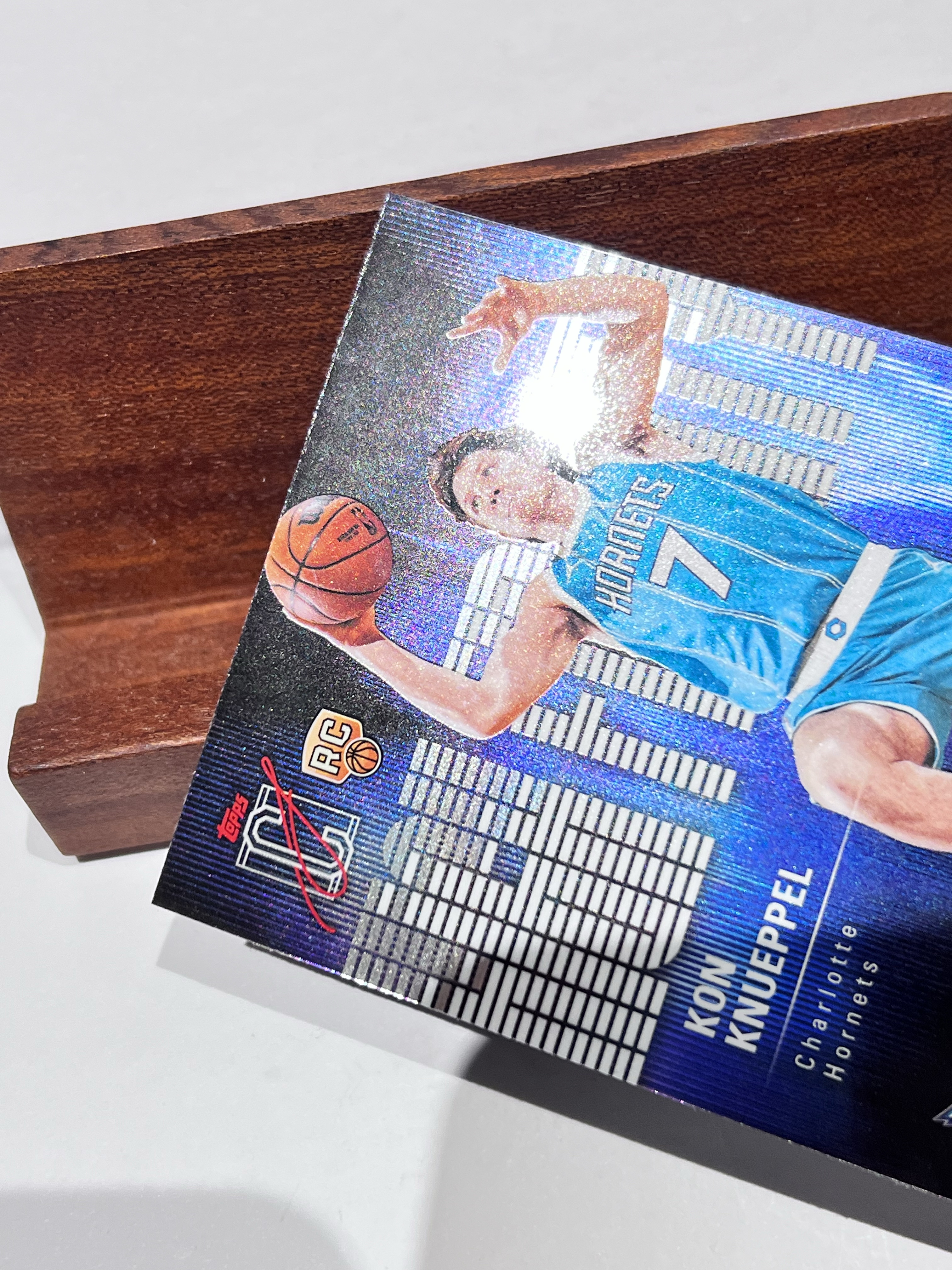2025-26 Topps Signature Class Kon Knueppel RC【湾区拍档代卖】SC 签字系列 康 克尼佩尔 克努佩尔 High Fidelity 音频特卡 新秀 夏洛特黄蜂 康哥 卡品如图 Steven