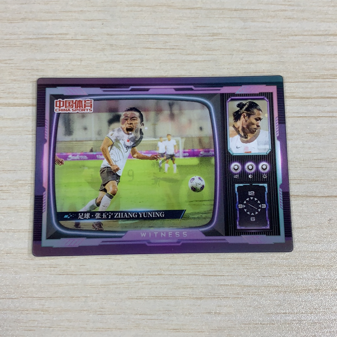 【小牛代拍】2025 奇卡 中国体育 锦绣 足球 中国男足 张玉宁 3D特卡 全息 光栅 大比例 箱货 收藏必备 微瑕如图(阿里嘎多)