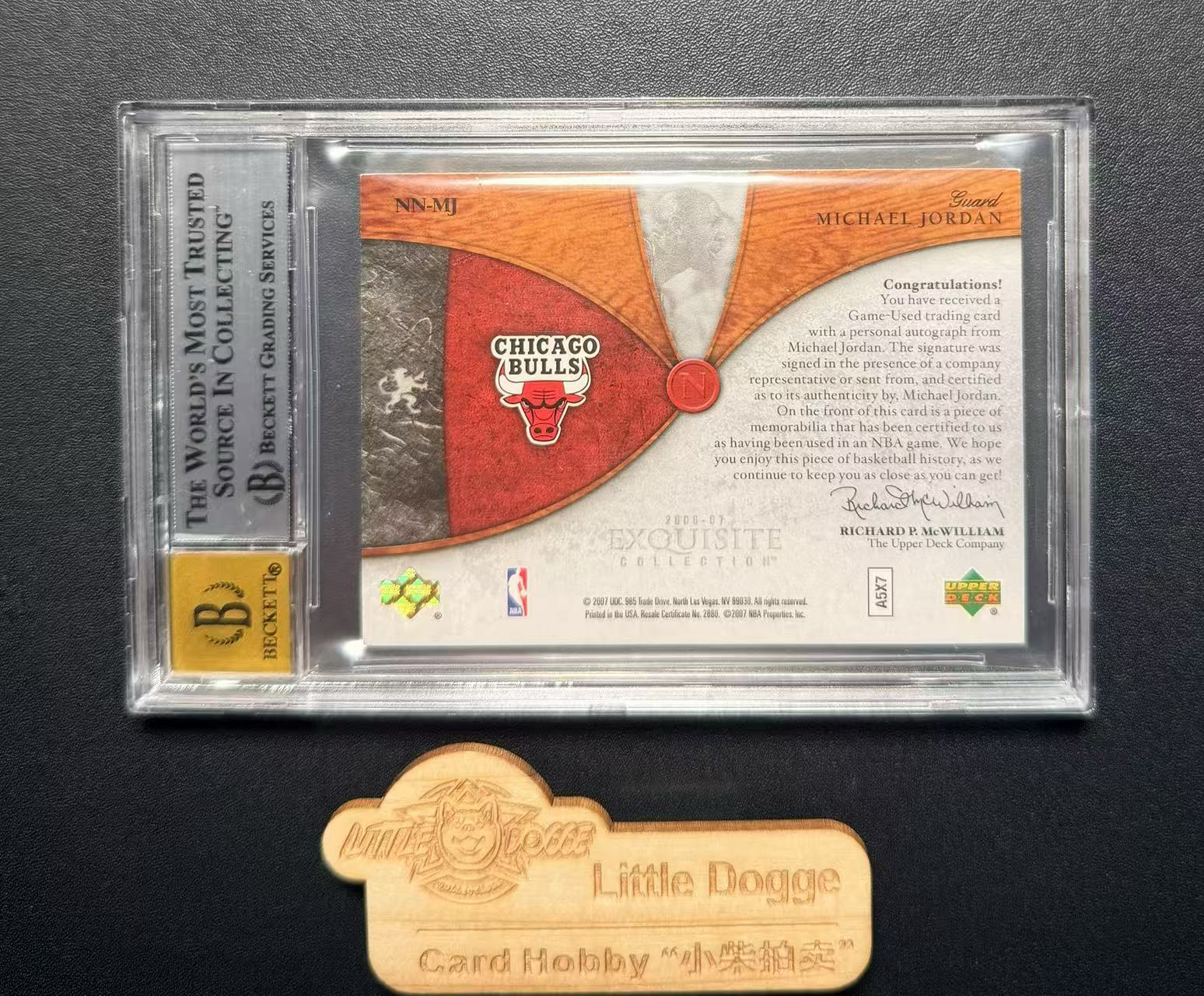 【小柴拍卖】2006-07 Upper Deck Exquisite Michael Jordan 木盒系列 迈克尔乔丹 NN 签字卡签 墨迹蓝芝加哥公牛 patch/25 noble nameplates暴力三色bgs8/10 木盒杰哥