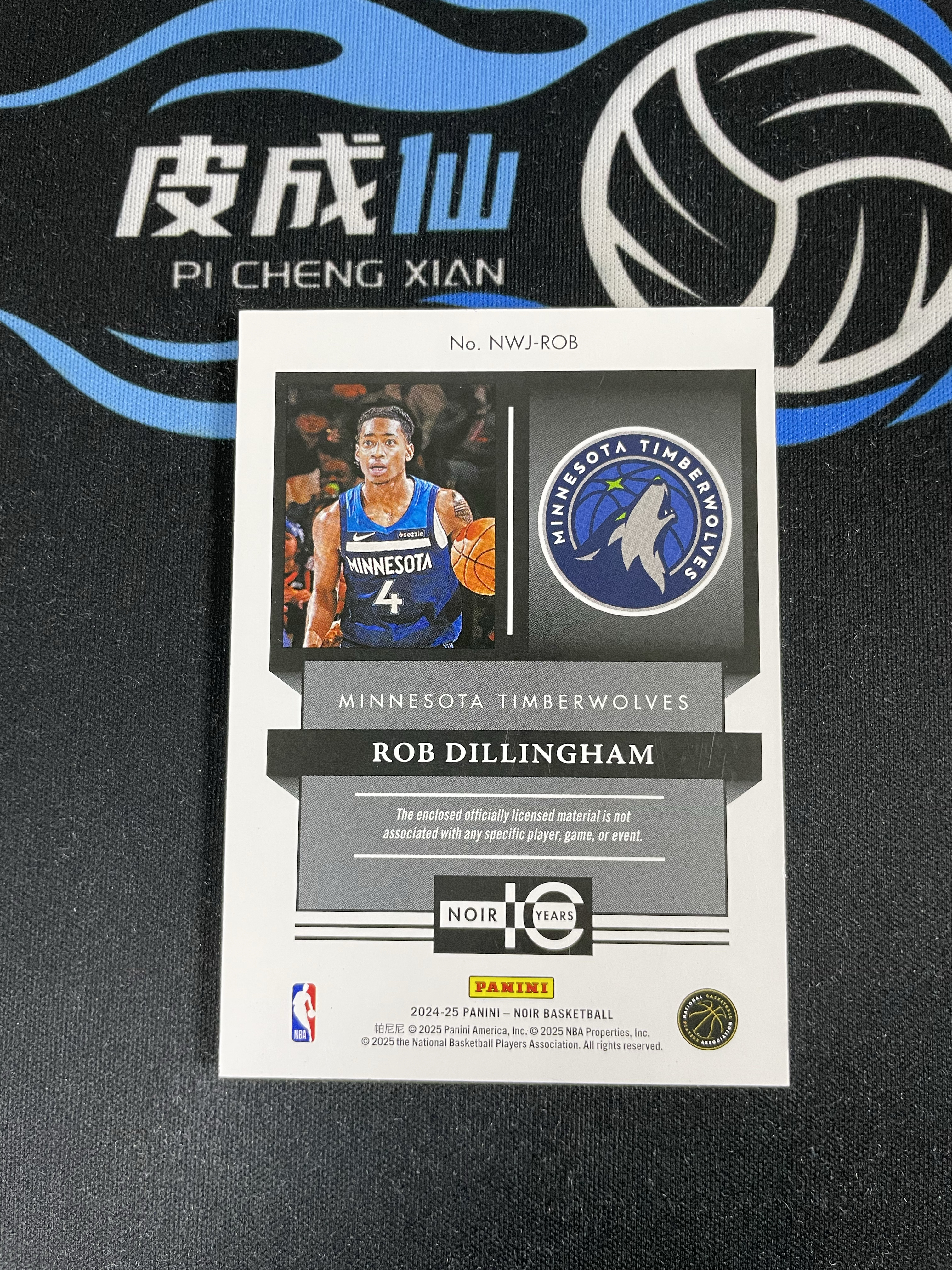 【皮成仙拍卖】 PANINI 2024-25 NOIR 诺尔 森林狼 ROB DILLINGHAM 迪林汉姆 迪林厄姆 新秀 RC Patch 暴力切割 25编 瑕疵如图【只发顺丰】好好少年25
