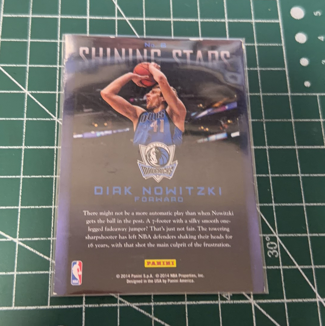 2014-15 Panini Americana Dirk Nowitzki S.p.a. 德克诺维斯基 诺维茨基 司机 德国战车 聚光灯特卡 闪卡 十年老卡 绝版卡 稀有大比例