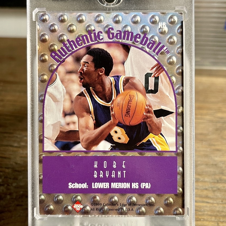 1999 Collector's Edge gameball Kobe Bryant 大比例折射特卡，黑曼巴 科比布莱恩特的亲摸篮球物料切片，很少见，老卡非常漂亮，卡面微瑕