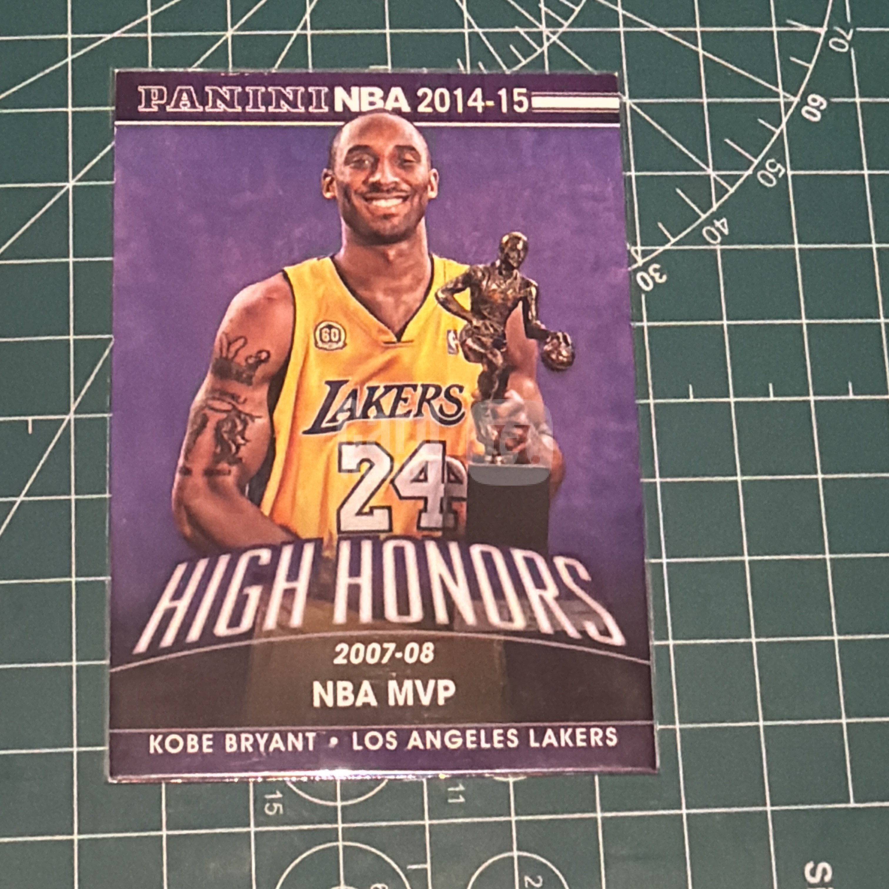 2014-15 Panini Americana Kobe Bryant S.p.a. 科比布莱恩特 KB 小飞侠 黑曼巴 07-08最有价值球员MVP捧杯特卡 荣誉特卡 十年老卡 稀有大比例 角瑕